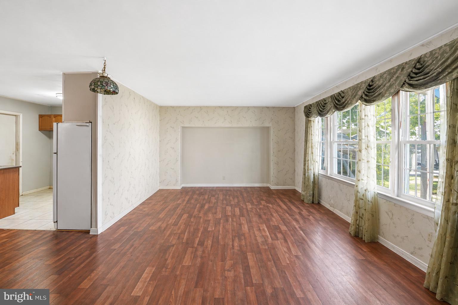37 BRIERDALE LANE