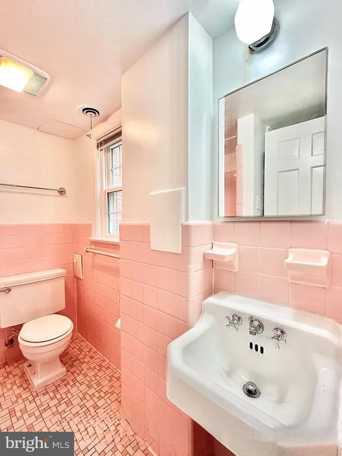 JAMESTOWN VILLAGE - Residential Lease