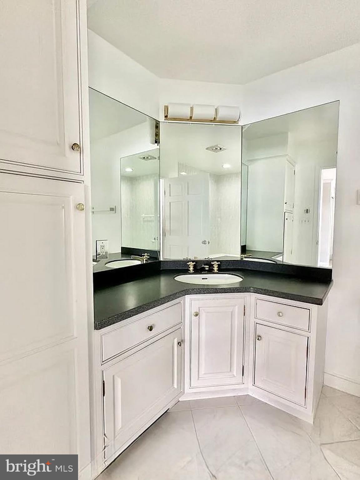 JAMESTOWN VILLAGE - Residential Lease