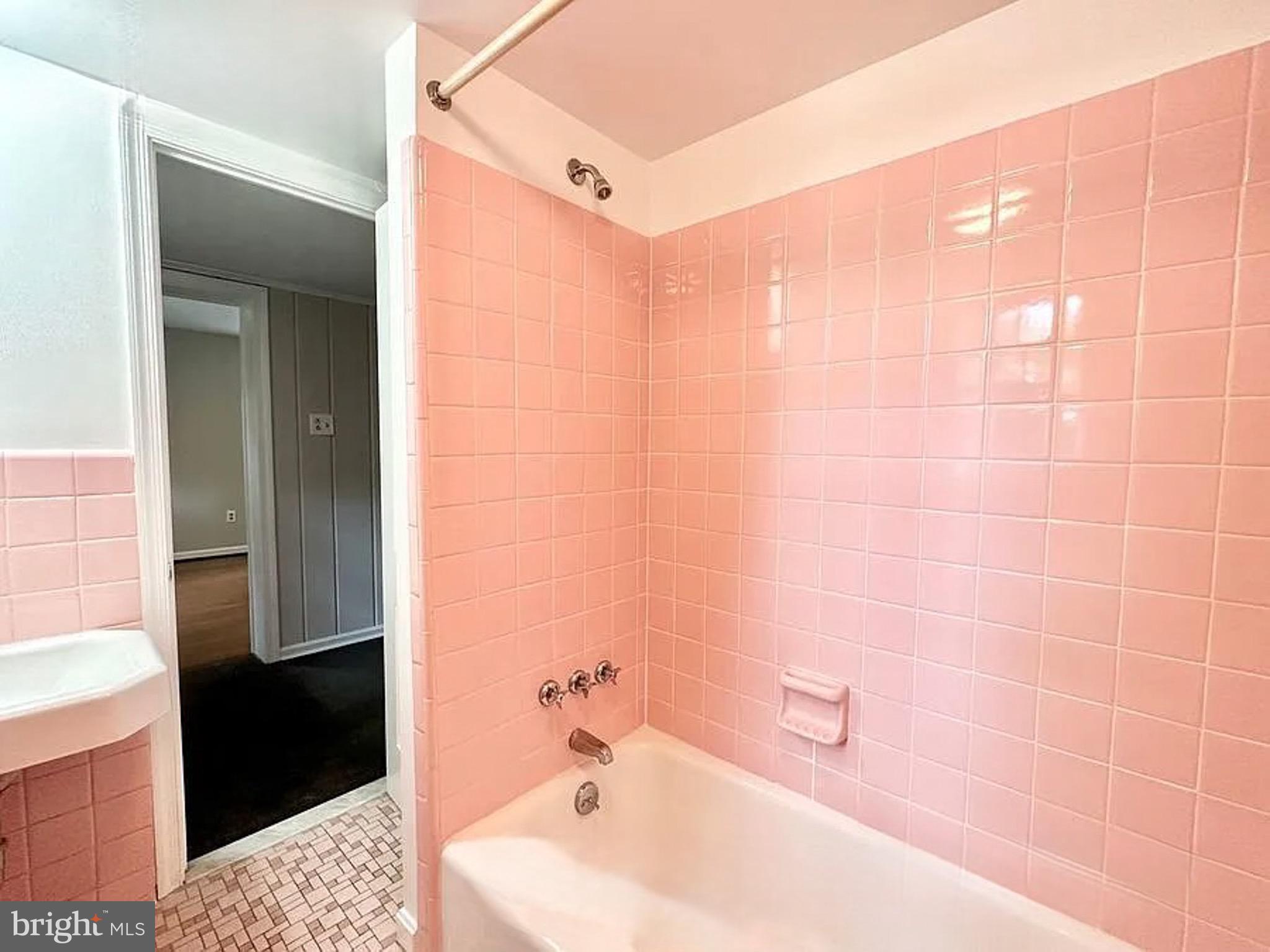 JAMESTOWN VILLAGE - Residential Lease