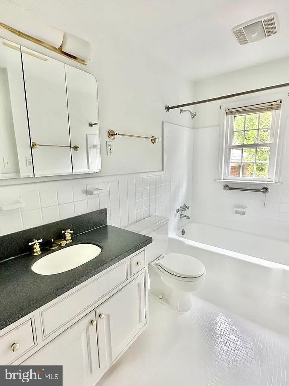 JAMESTOWN VILLAGE - Residential Lease