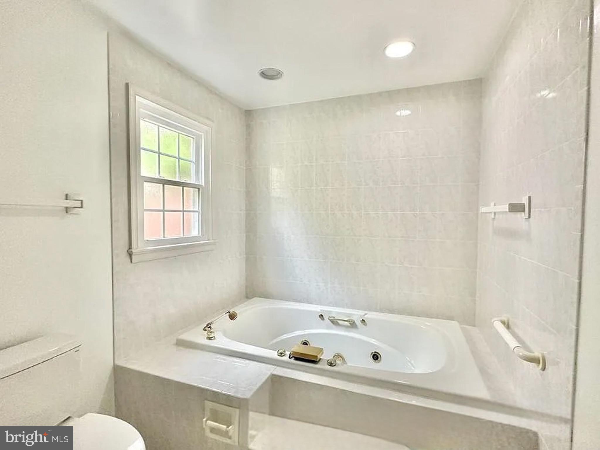 JAMESTOWN VILLAGE - Residential Lease