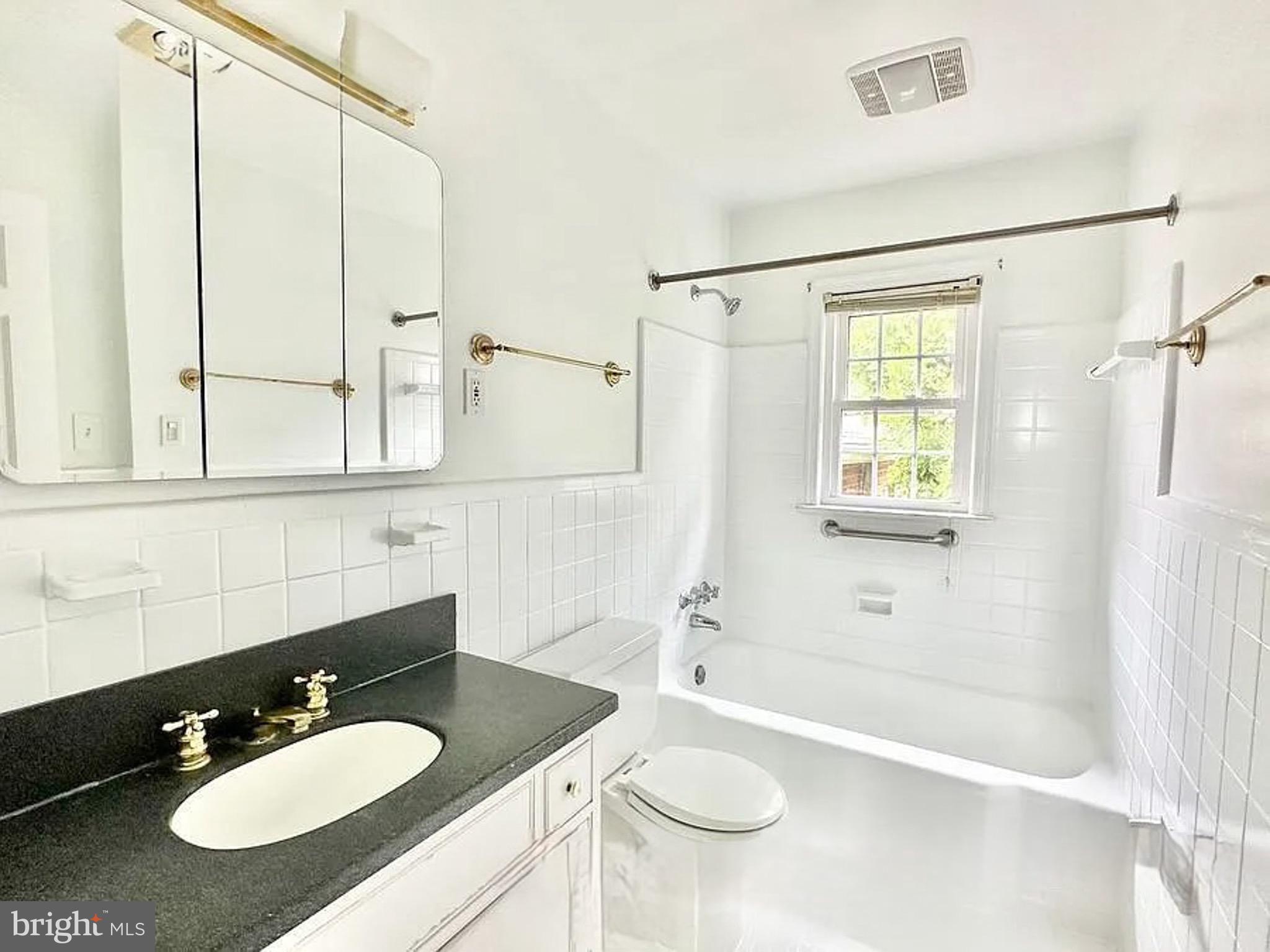 JAMESTOWN VILLAGE - Residential Lease