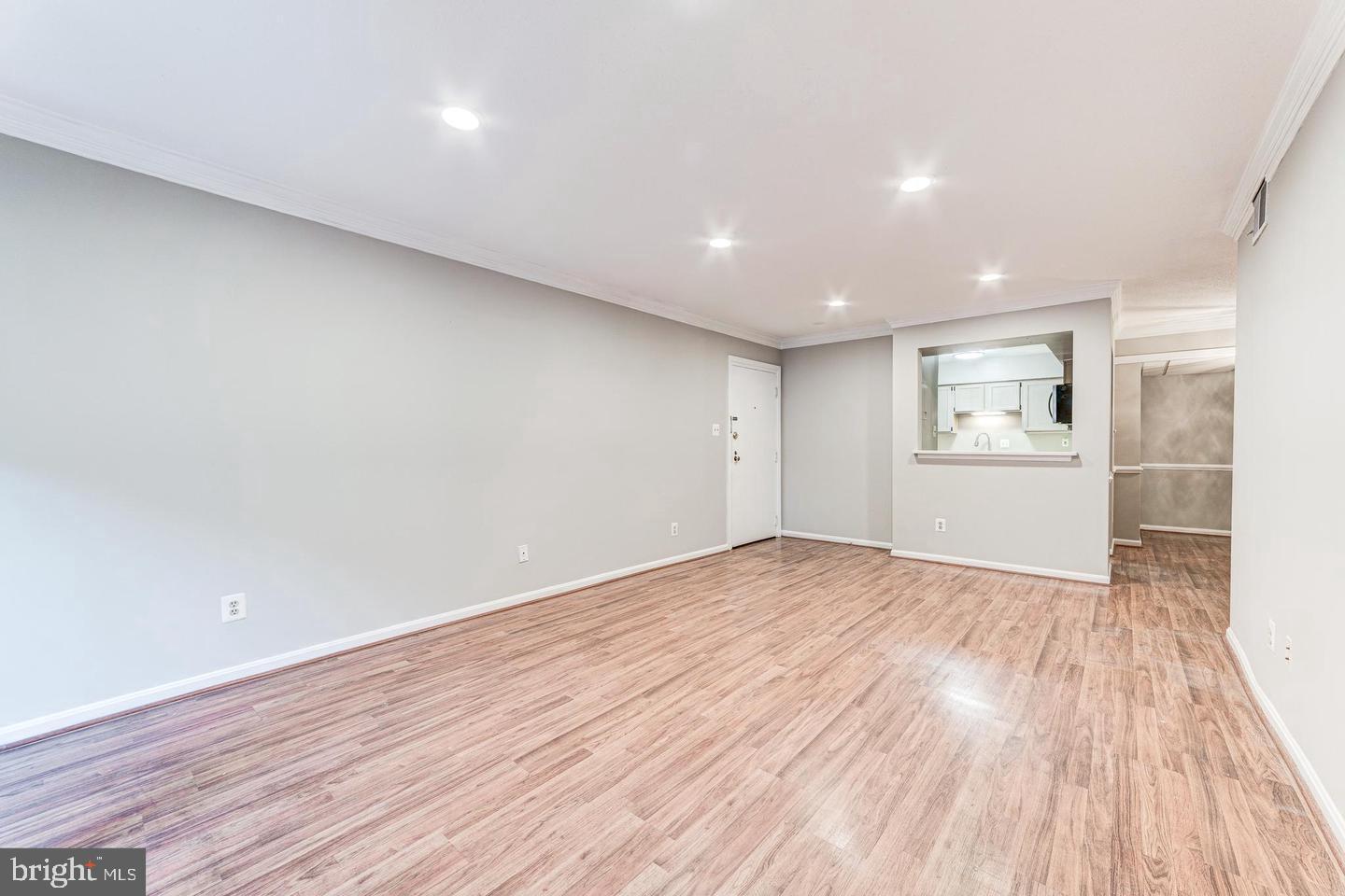 CHATEAUX CONDO - Residential Lease