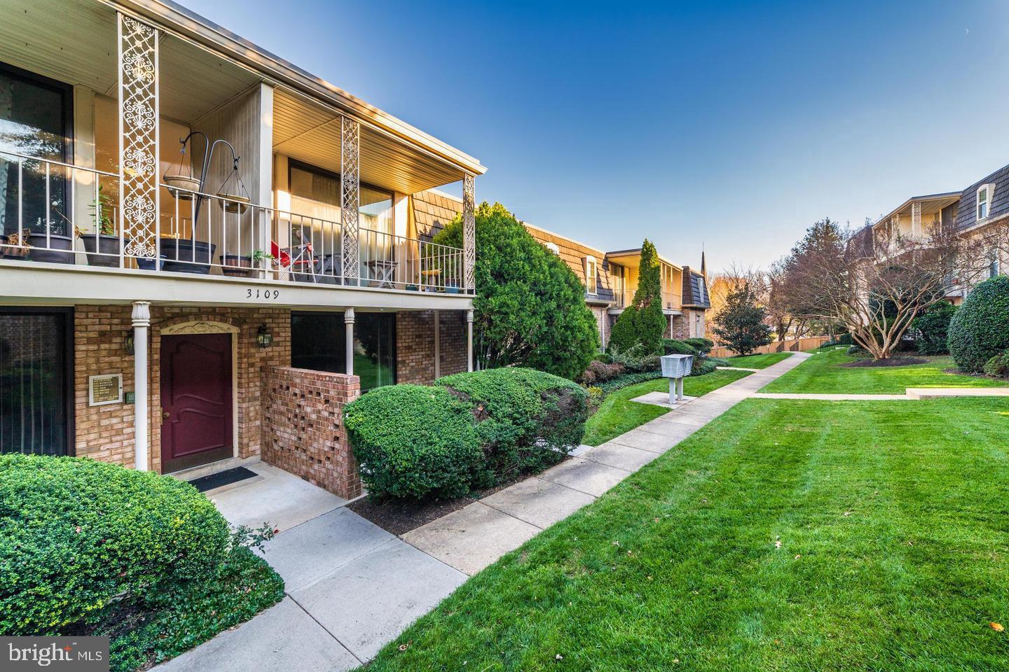 CHATEAUX CONDO - Residential Lease