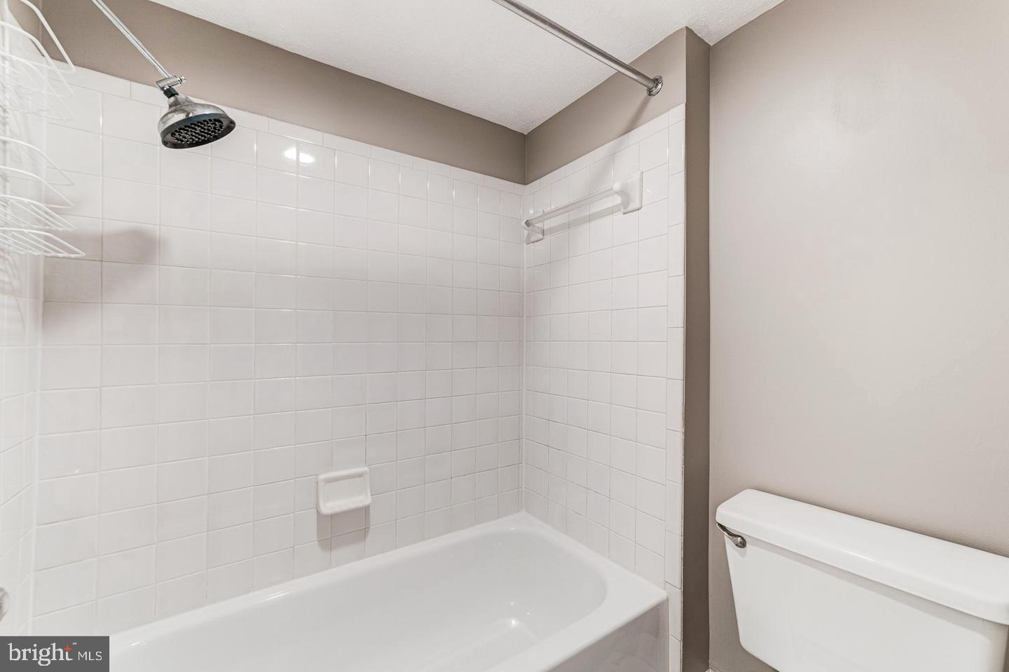 CHATEAUX CONDO - Residential Lease