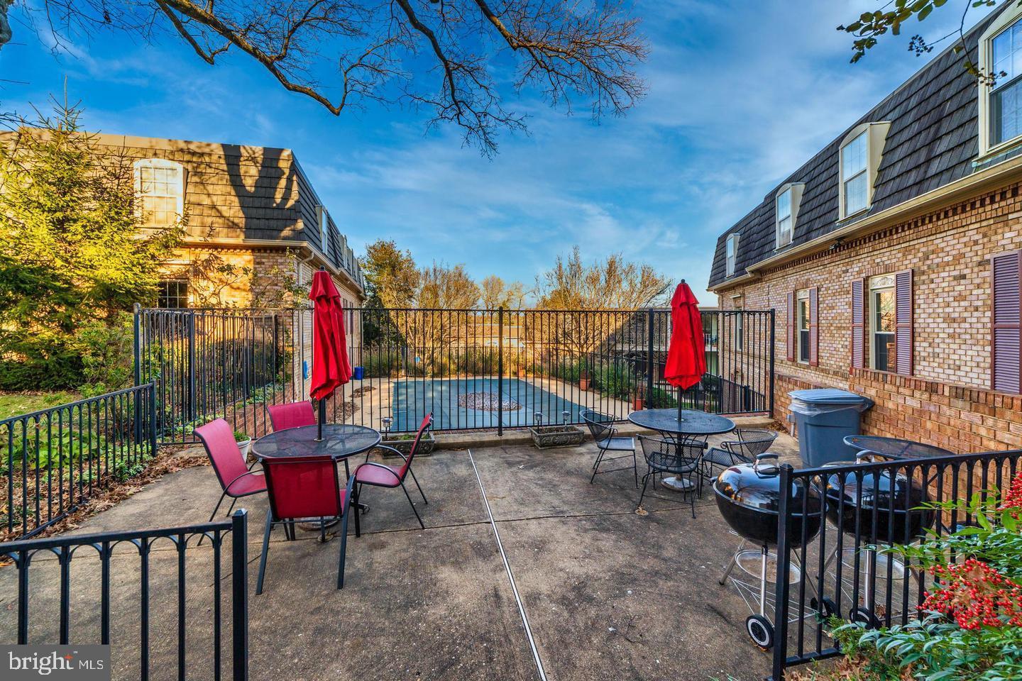 CHATEAUX CONDO - Residential Lease