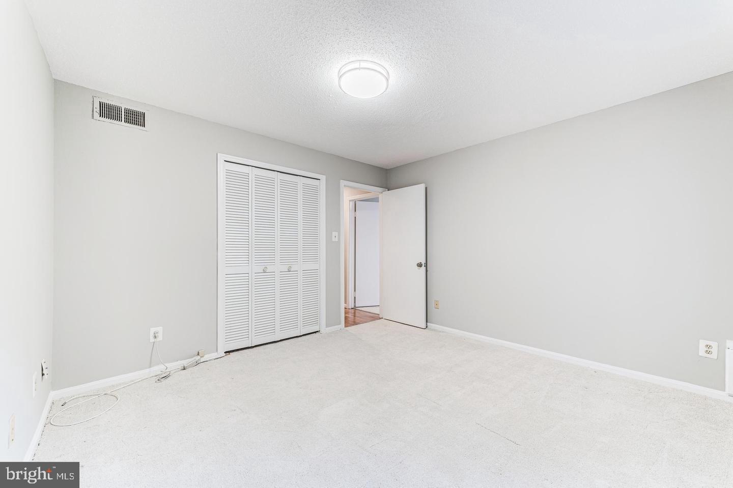 CHATEAUX CONDO - Residential Lease