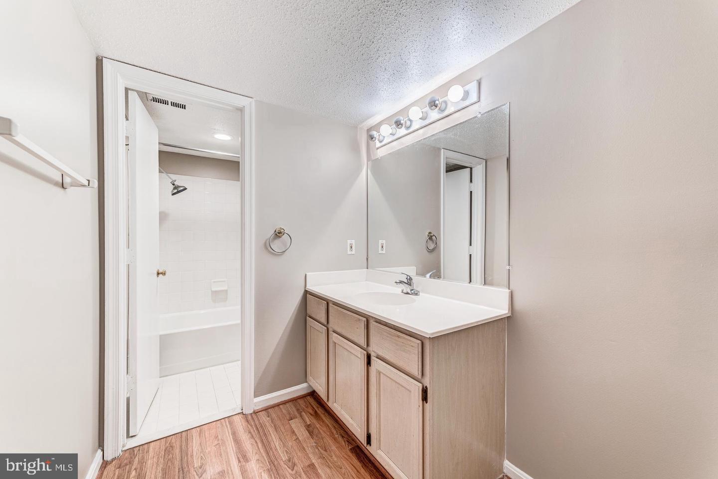 CHATEAUX CONDO - Residential Lease