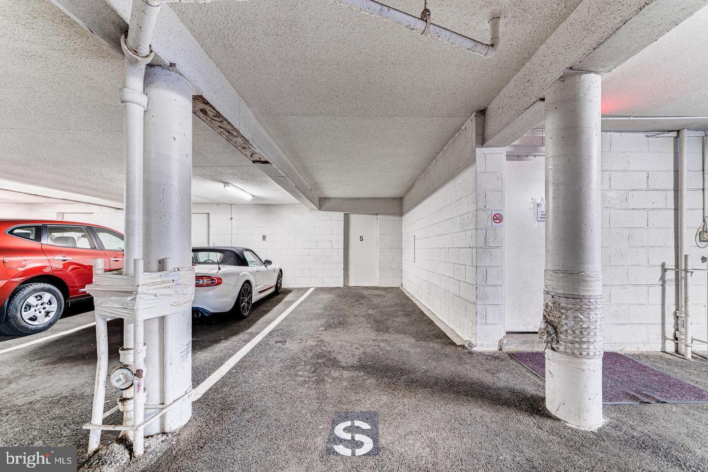 CHATEAUX CONDO - Residential Lease