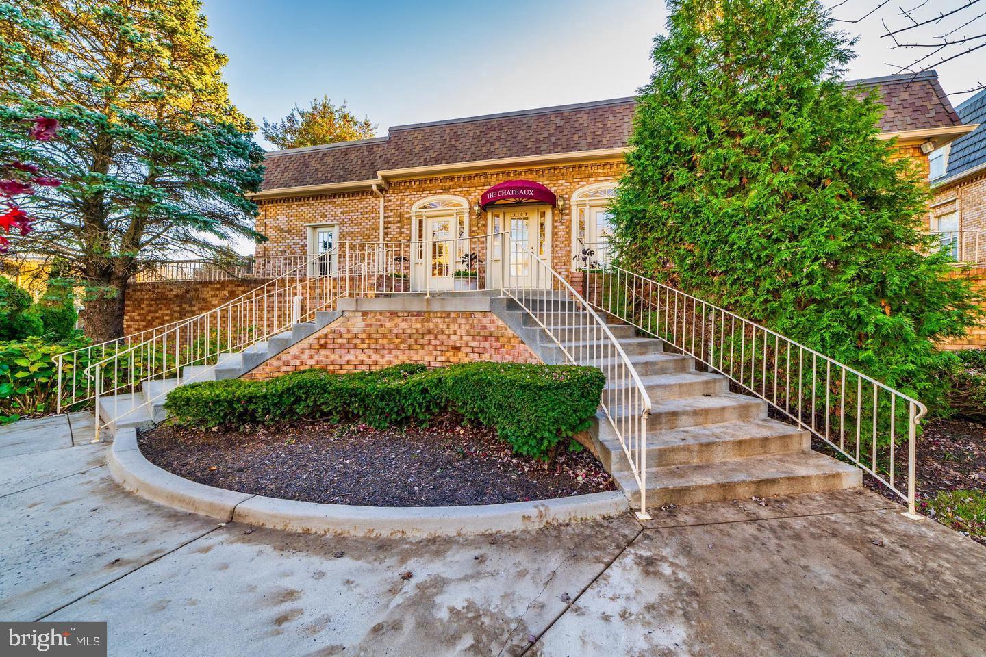 CHATEAUX CONDO - Residential Lease