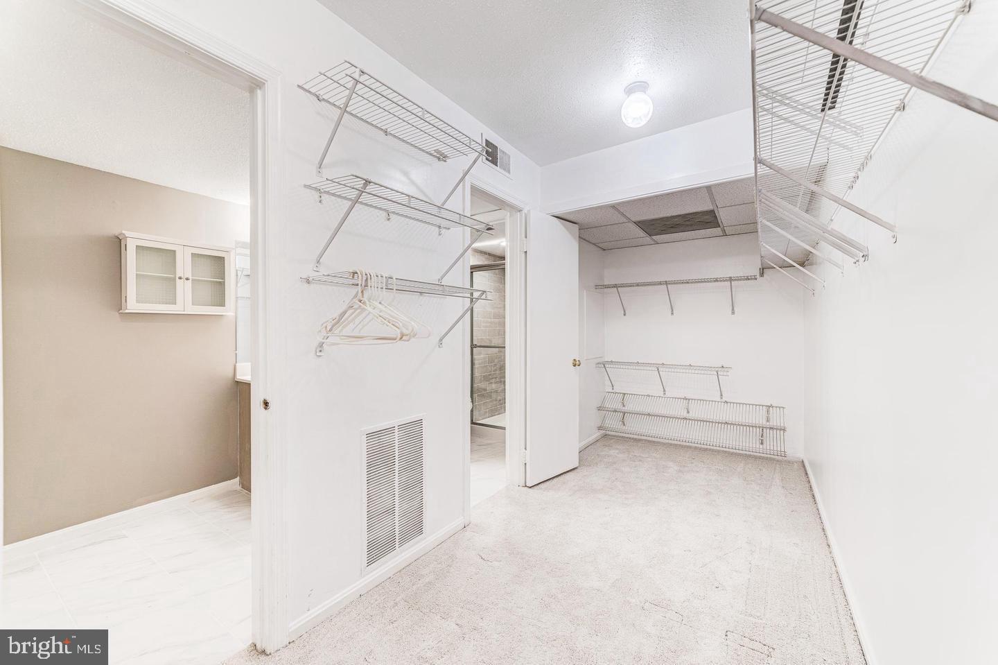 CHATEAUX CONDO - Residential Lease