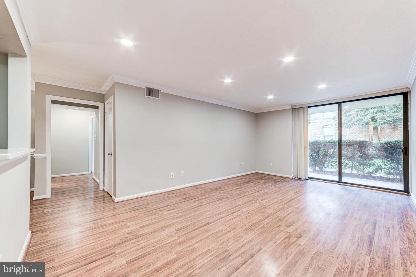 CHATEAUX CONDO - Residential Lease