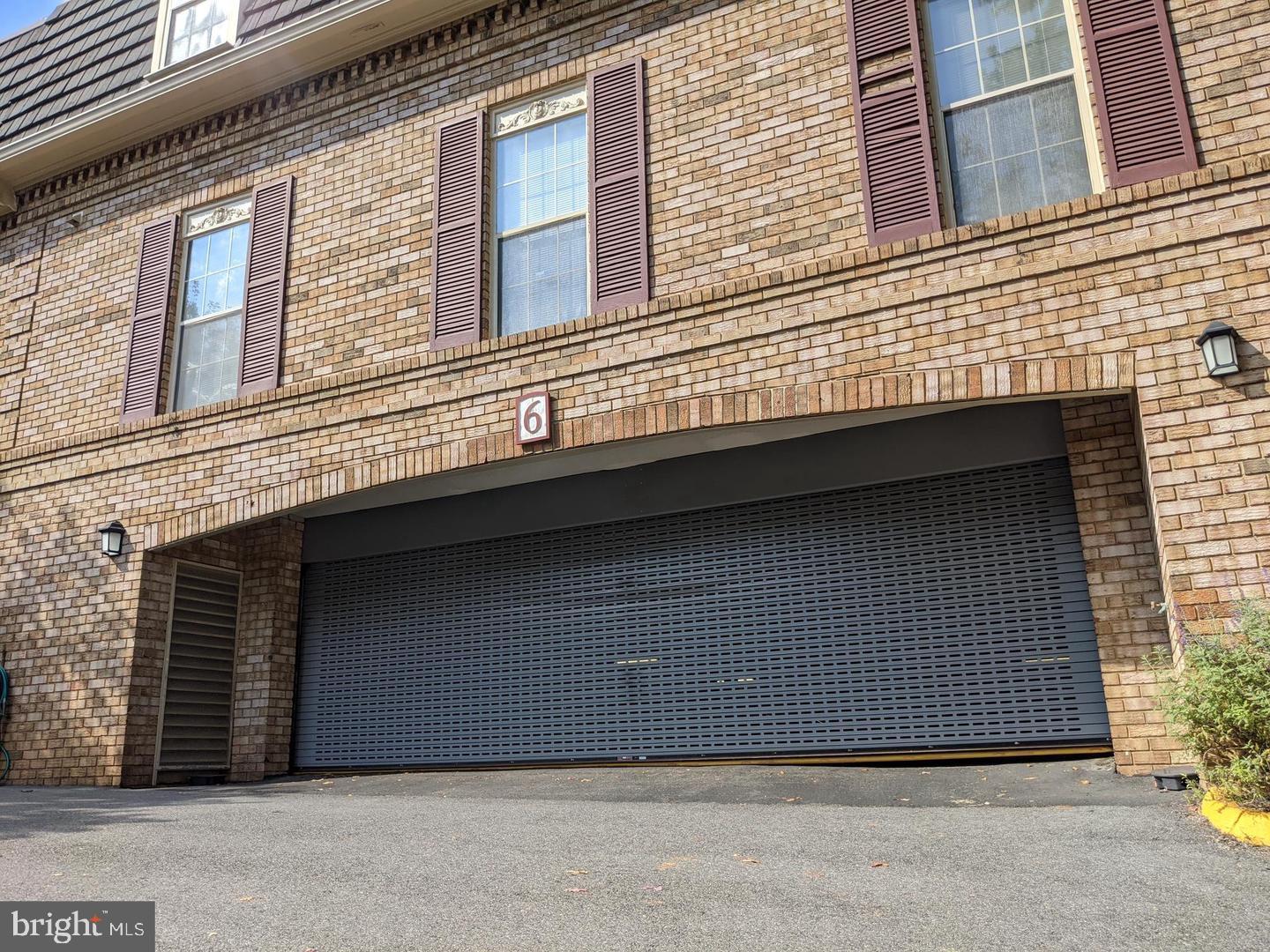 CHATEAUX CONDO - Residential Lease