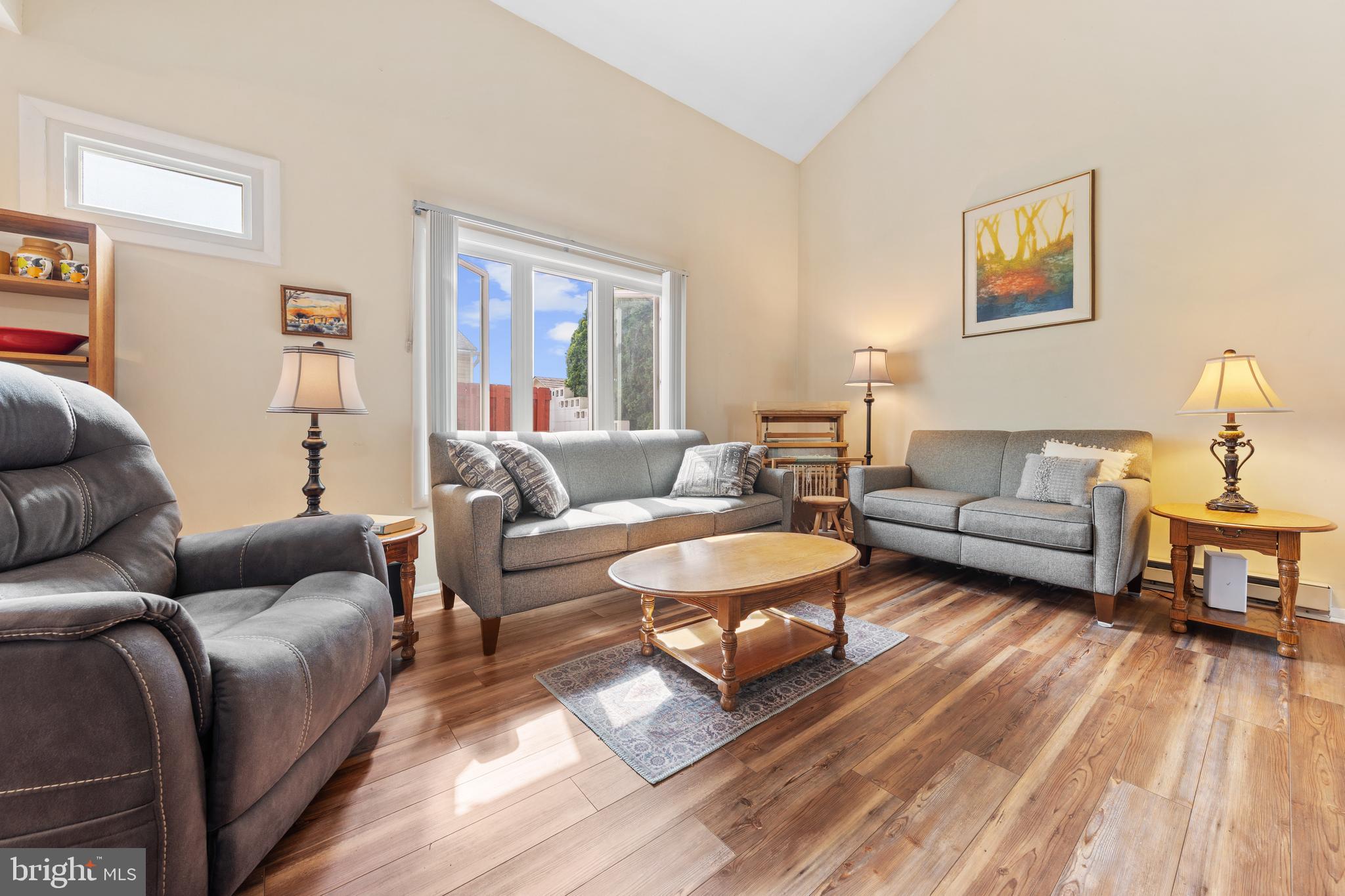 STRAWBERRY HILLS - Residential