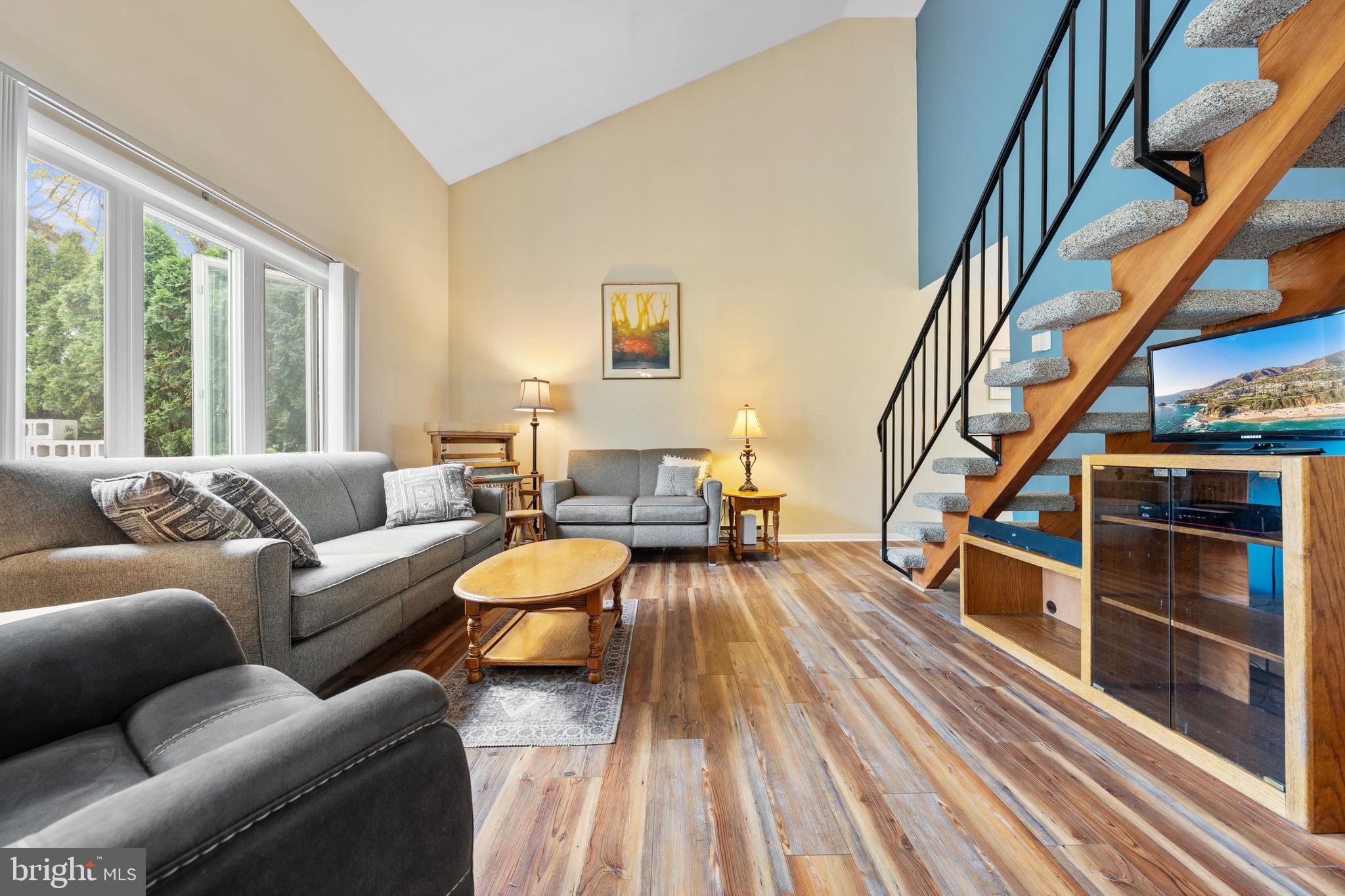 STRAWBERRY HILLS - Residential