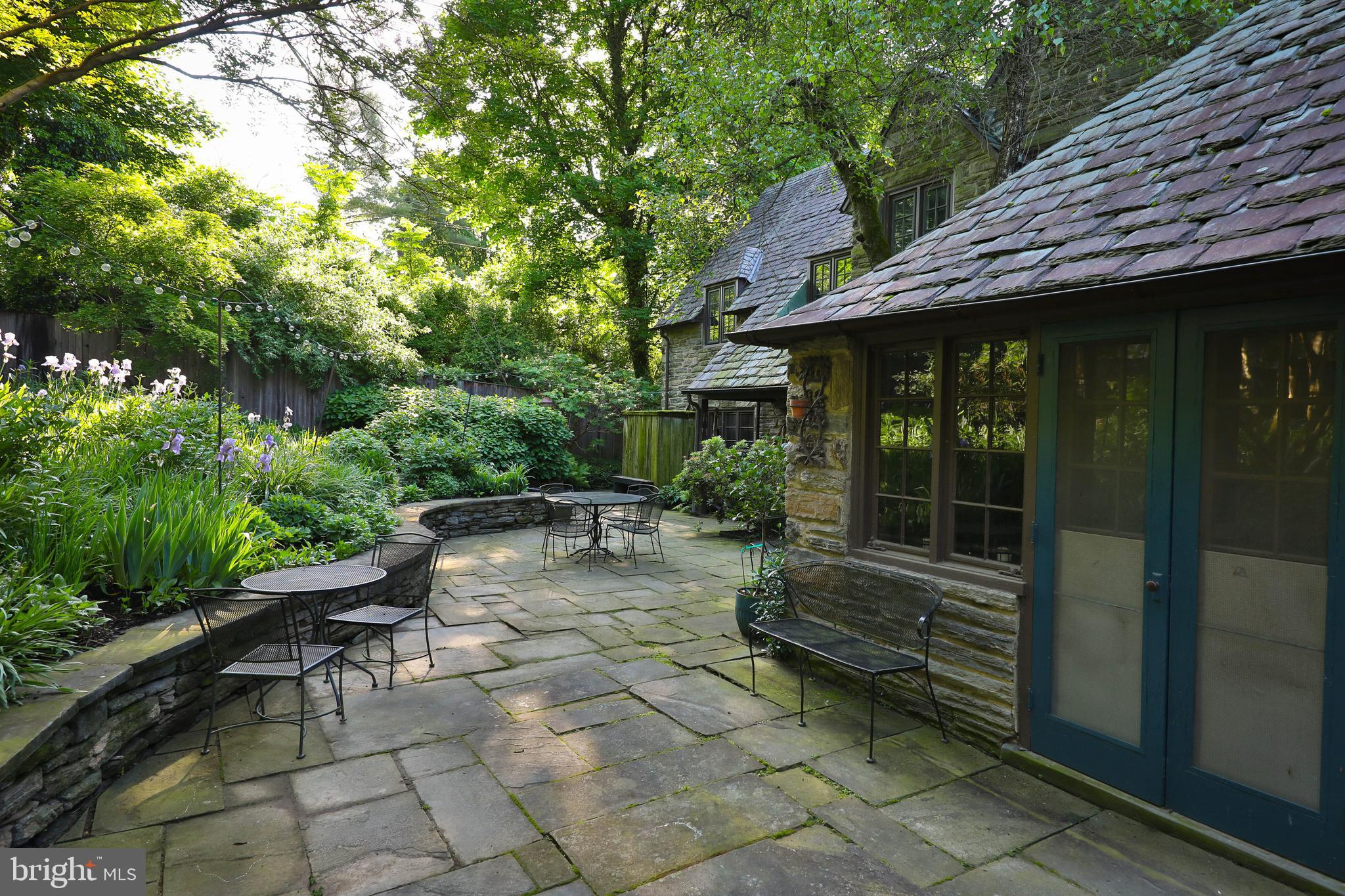 CHESTNUT HILL - Residential