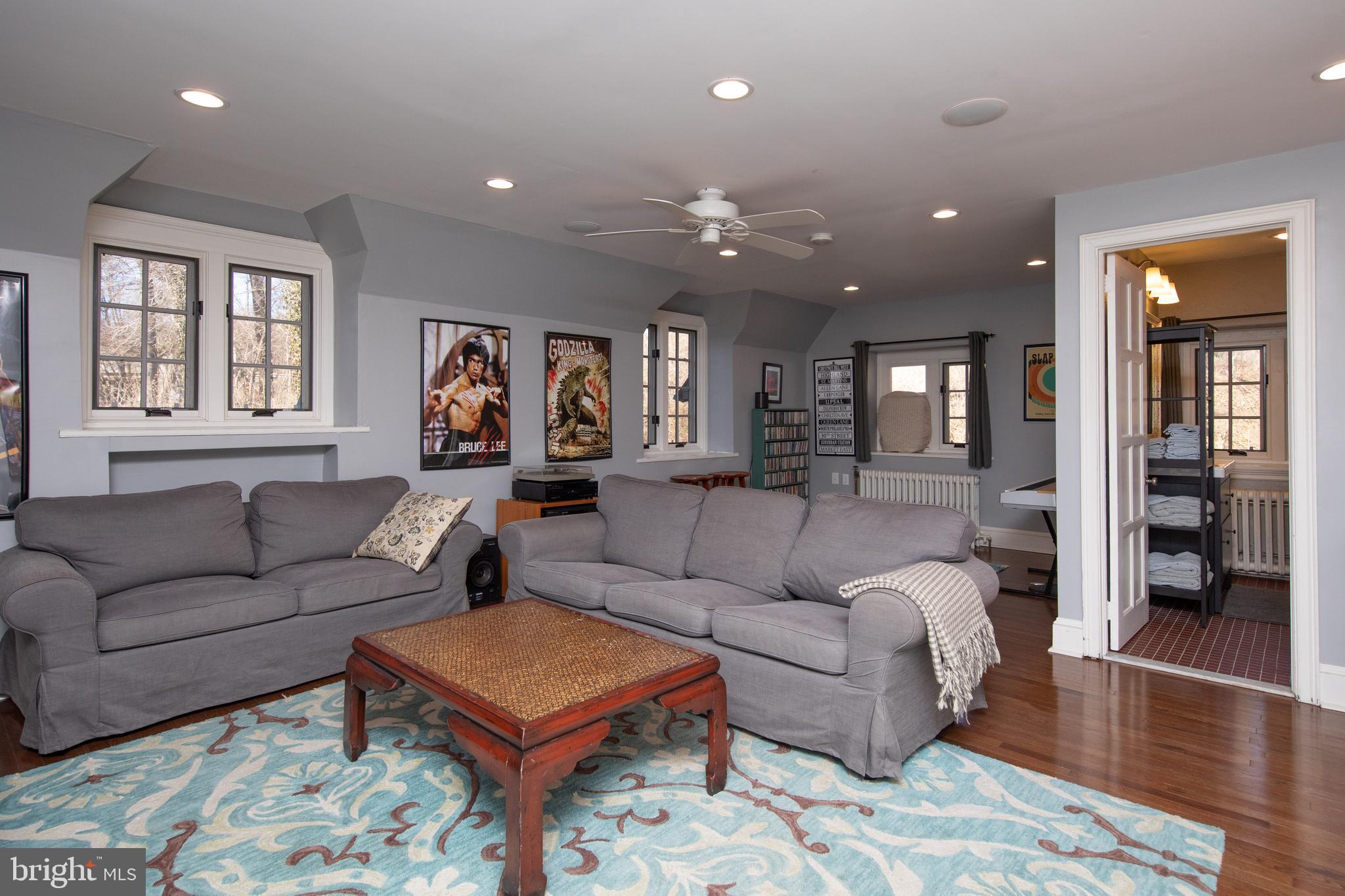 CHESTNUT HILL - Residential