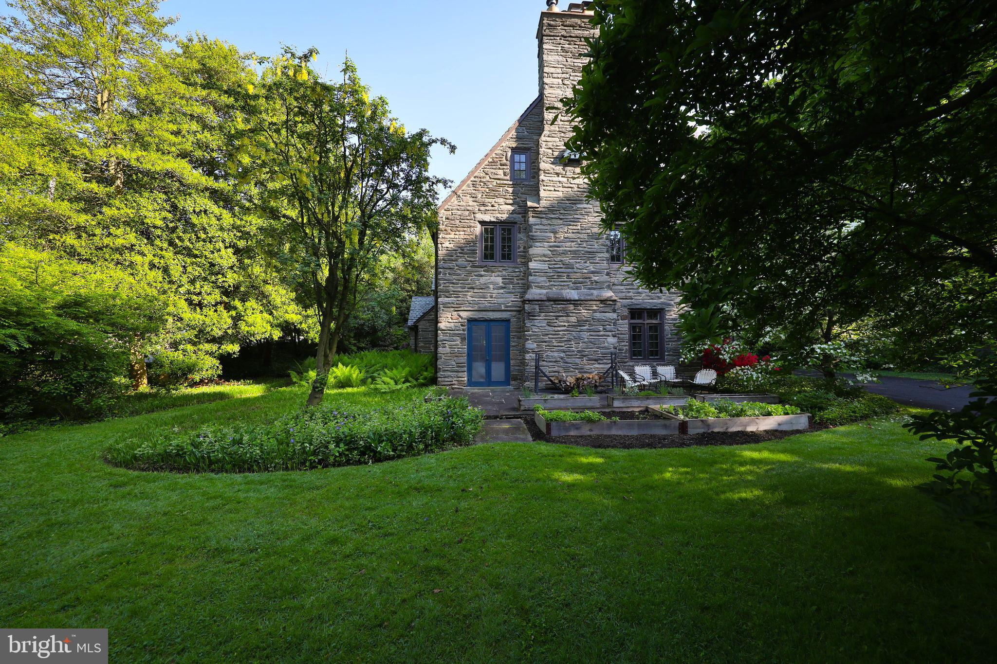 CHESTNUT HILL - Residential