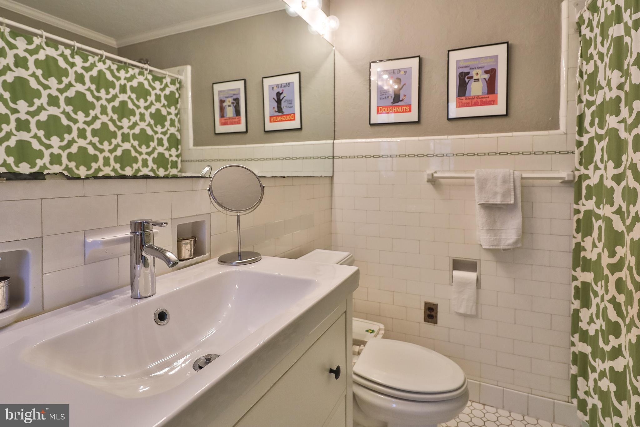 CHESTNUT HILL - Residential