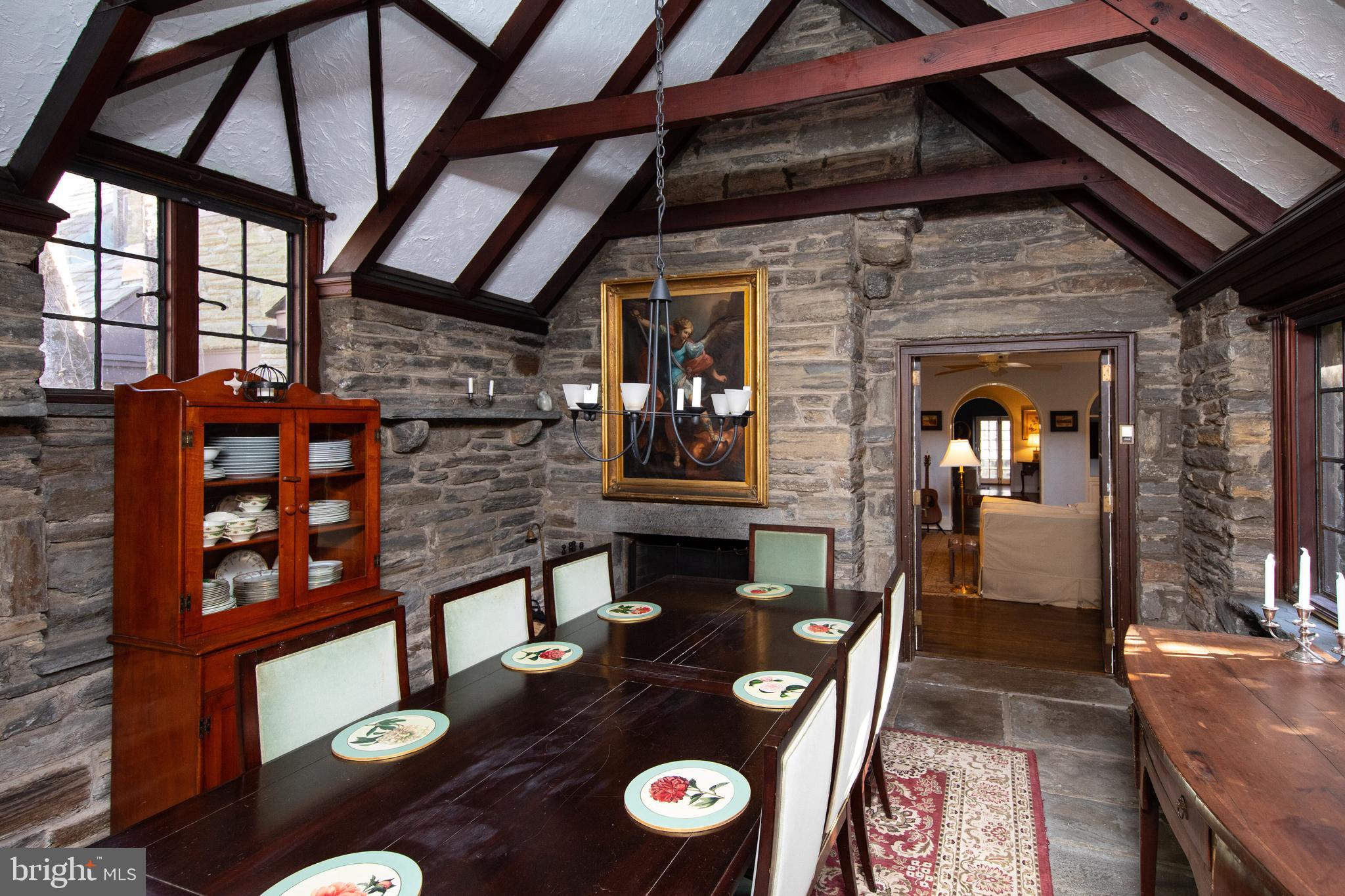 CHESTNUT HILL - Residential