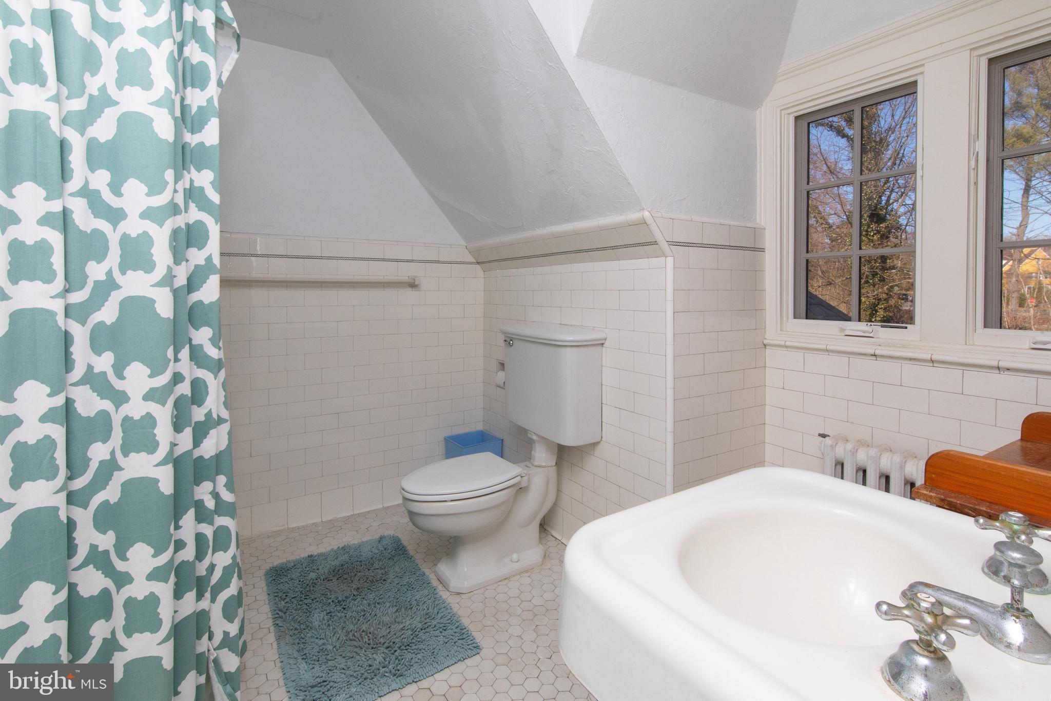 CHESTNUT HILL - Residential