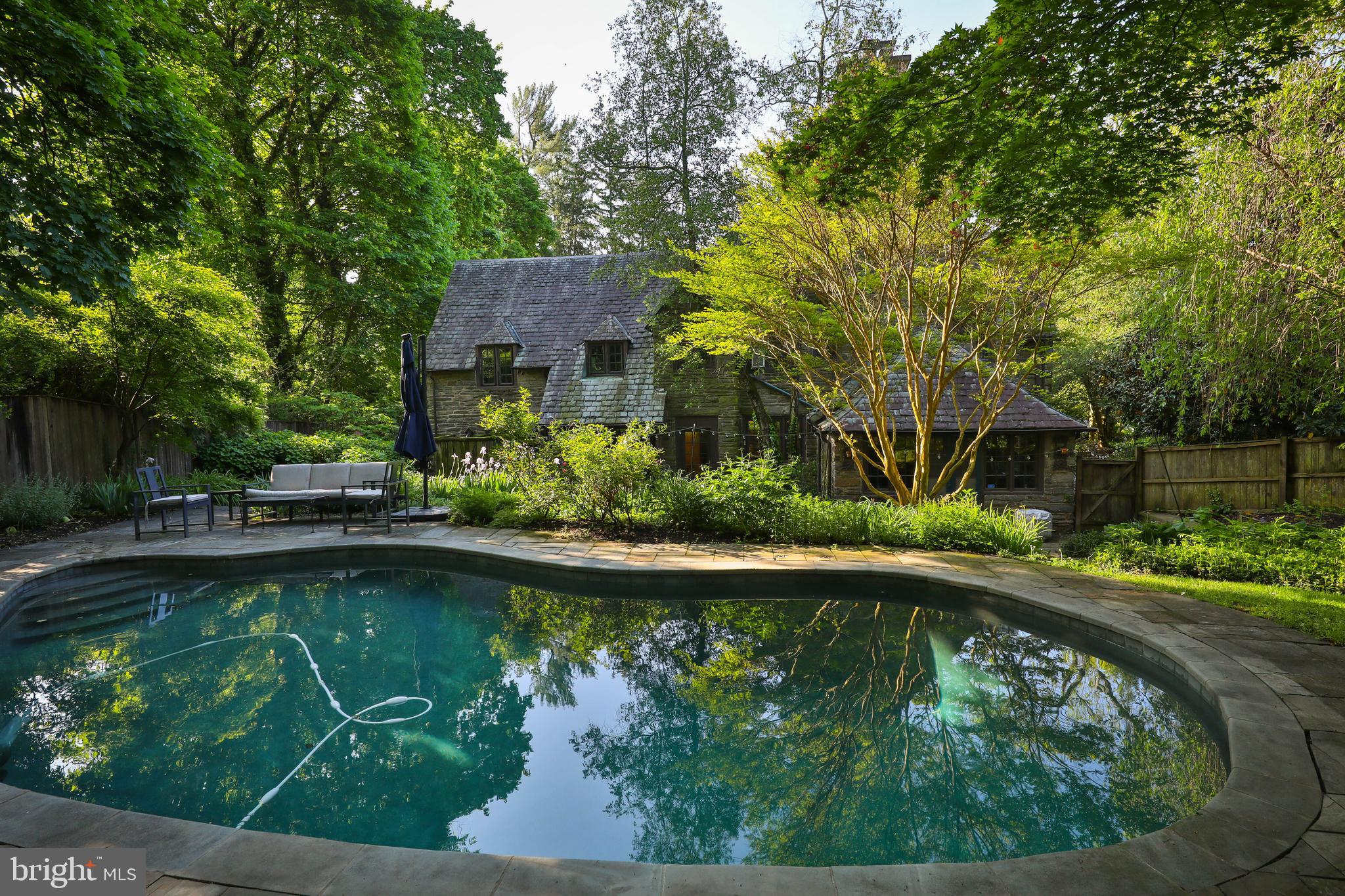 CHESTNUT HILL - Residential