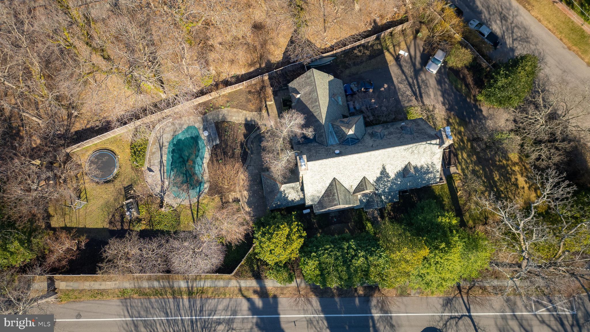 CHESTNUT HILL - Residential