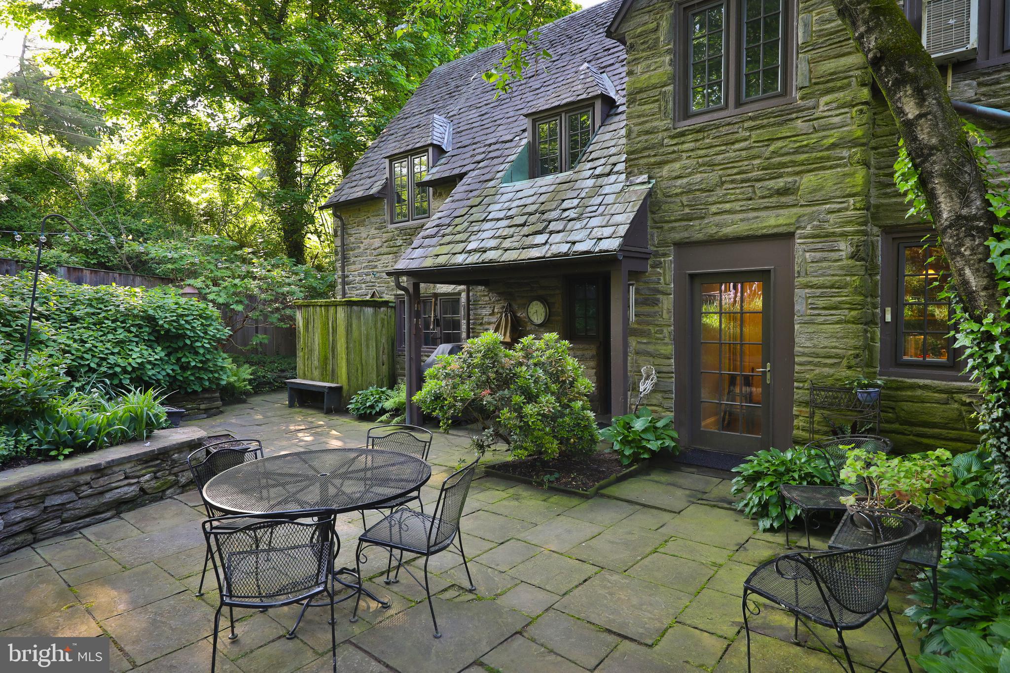 CHESTNUT HILL - Residential