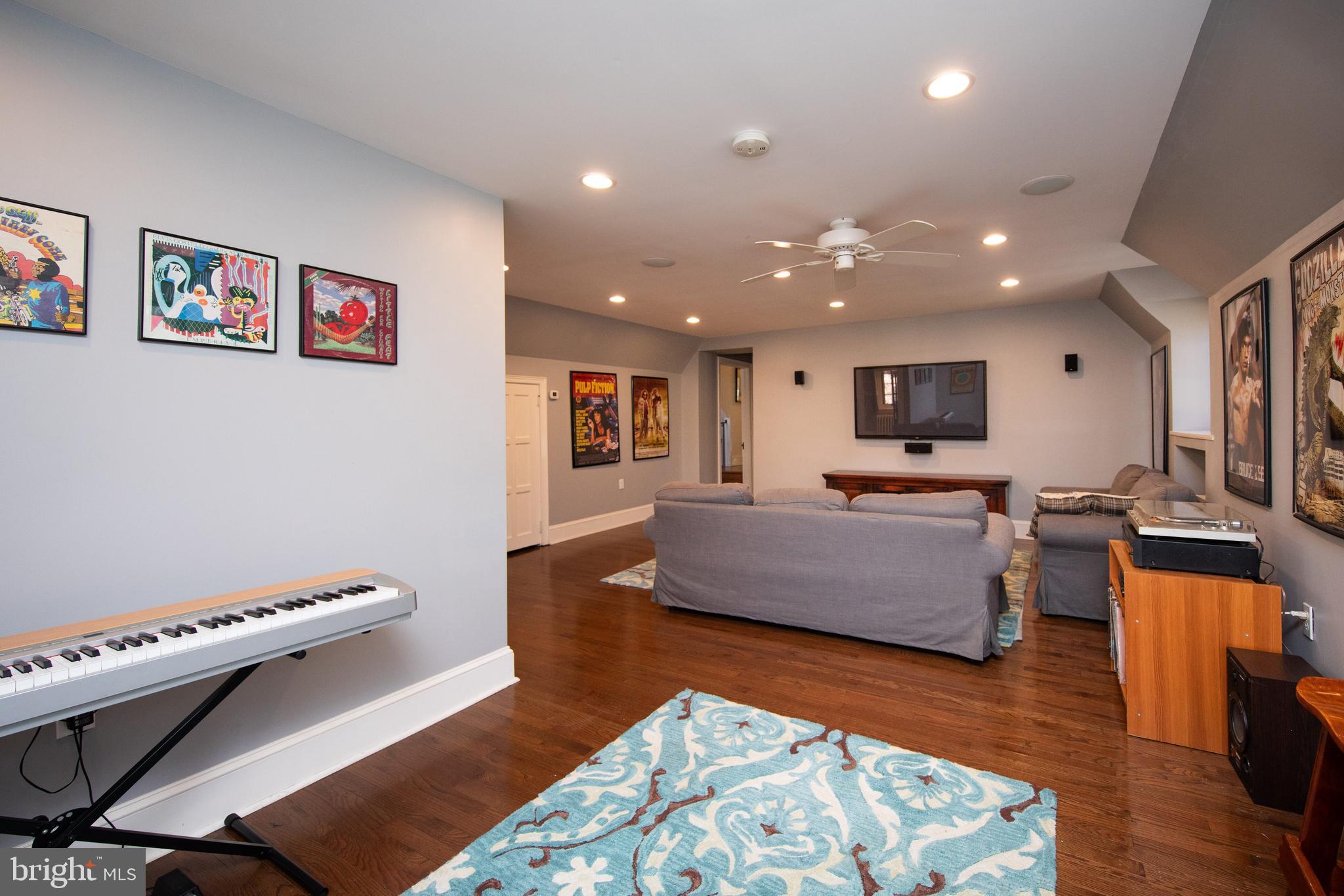 CHESTNUT HILL - Residential