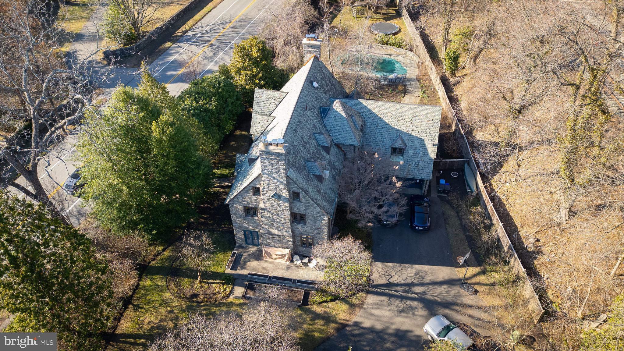 CHESTNUT HILL - Residential