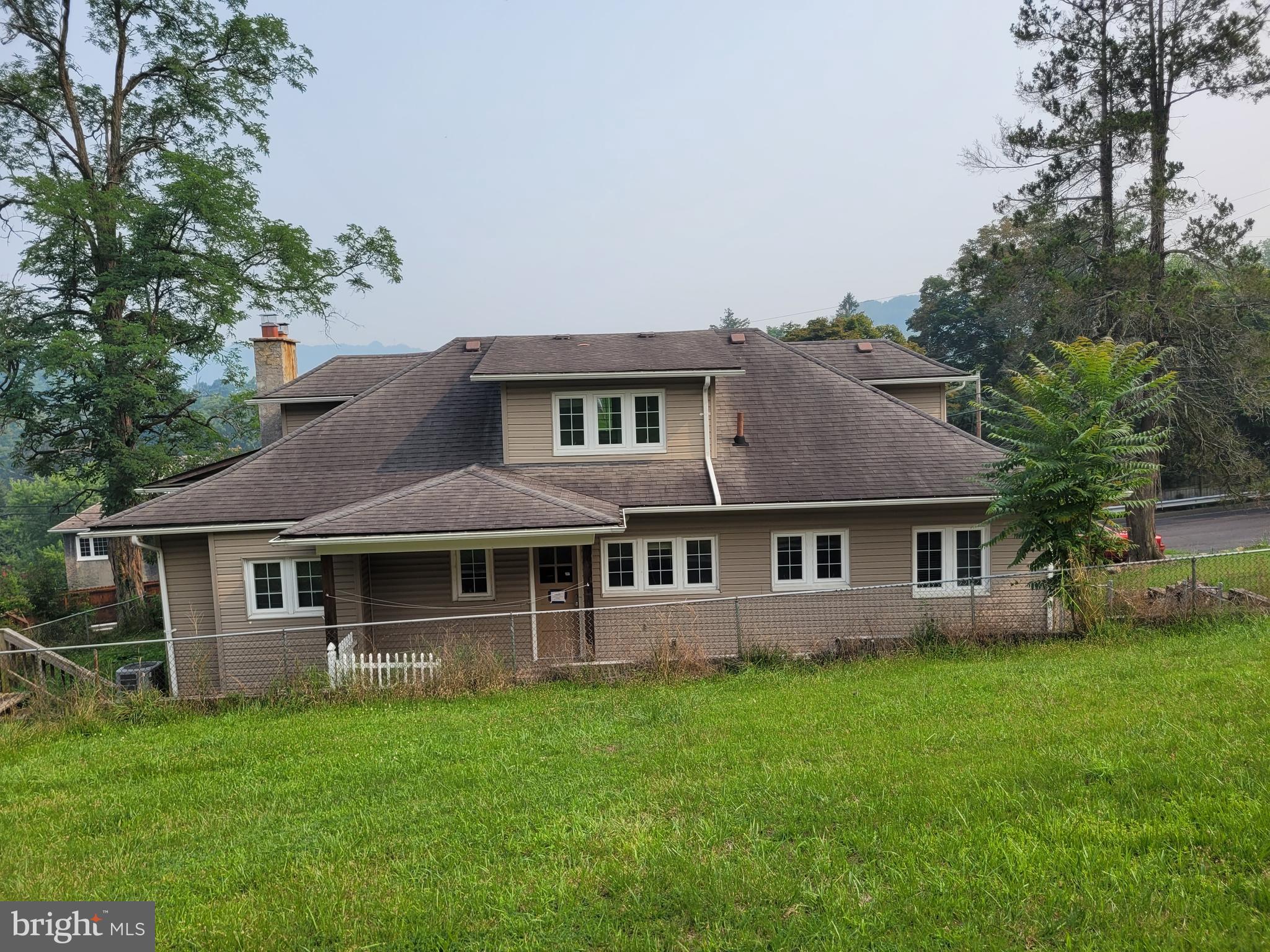 885 BRADDOCK ROAD