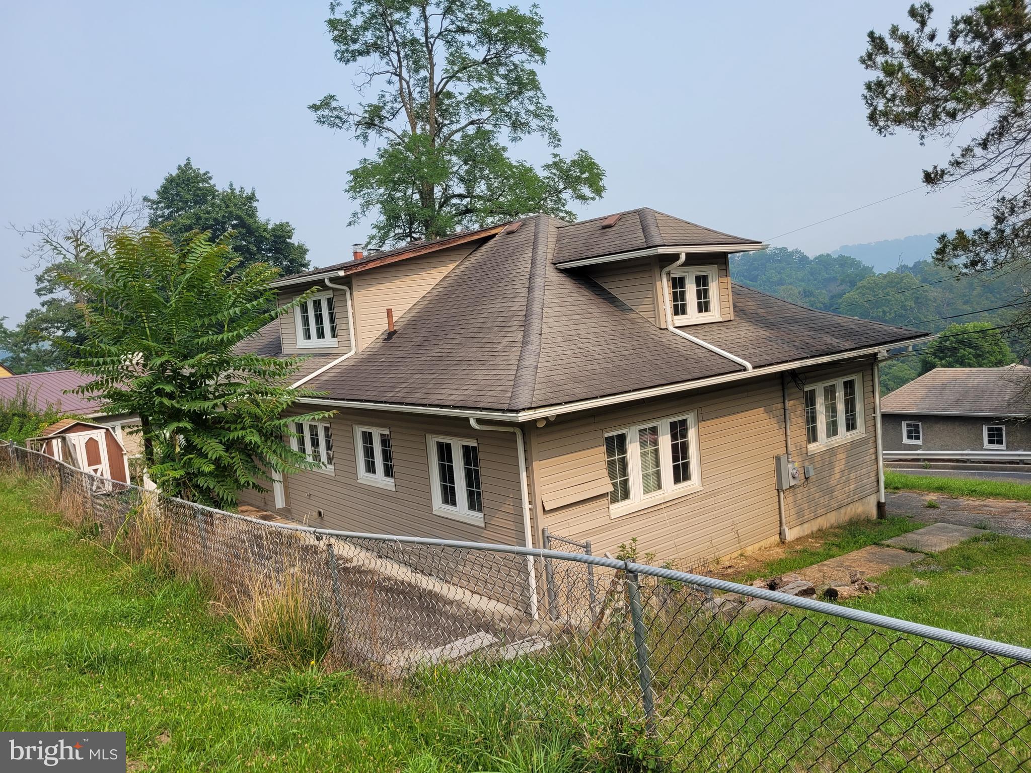 885 BRADDOCK ROAD