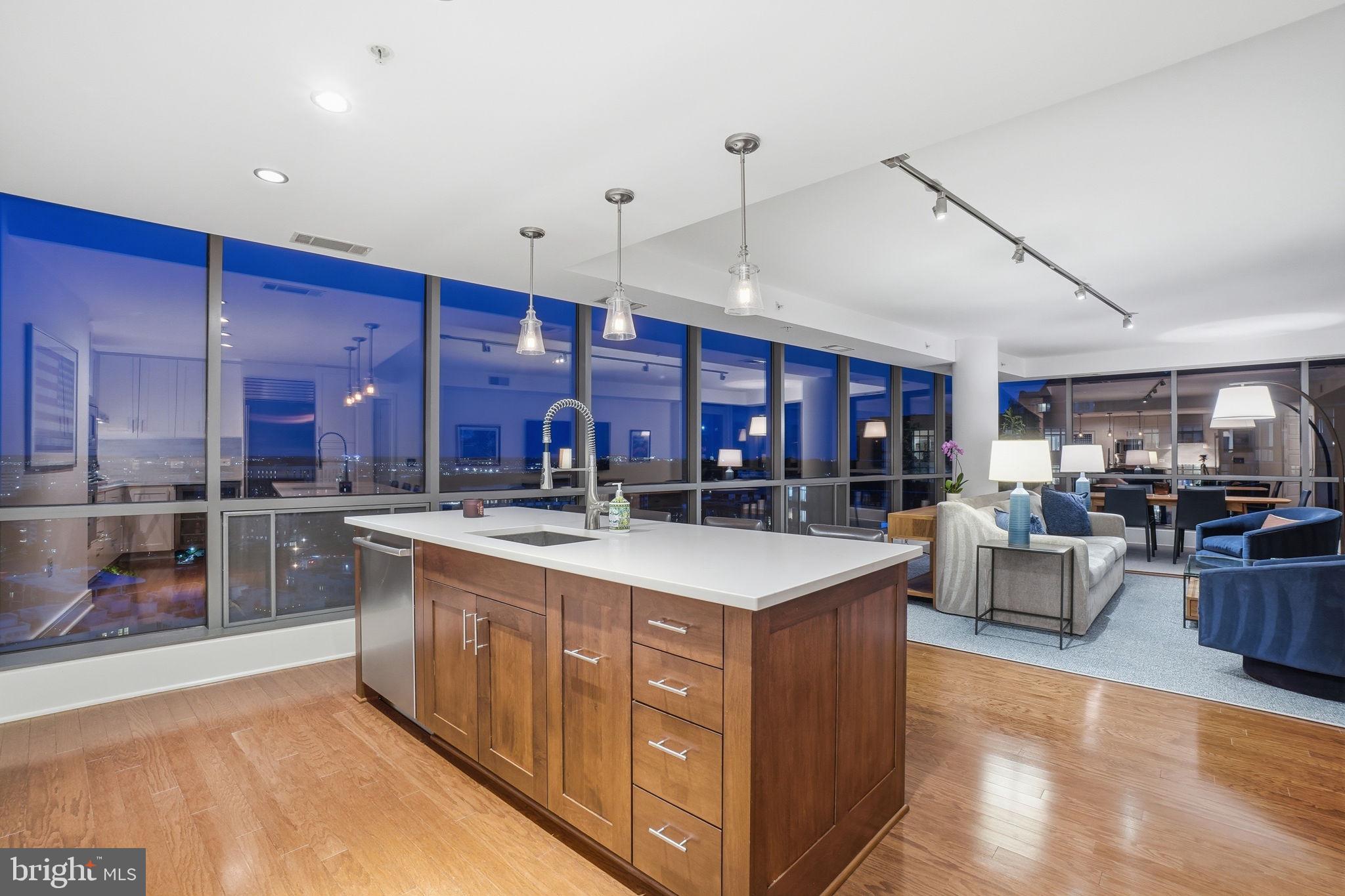 2001 15TH STREET N 1207