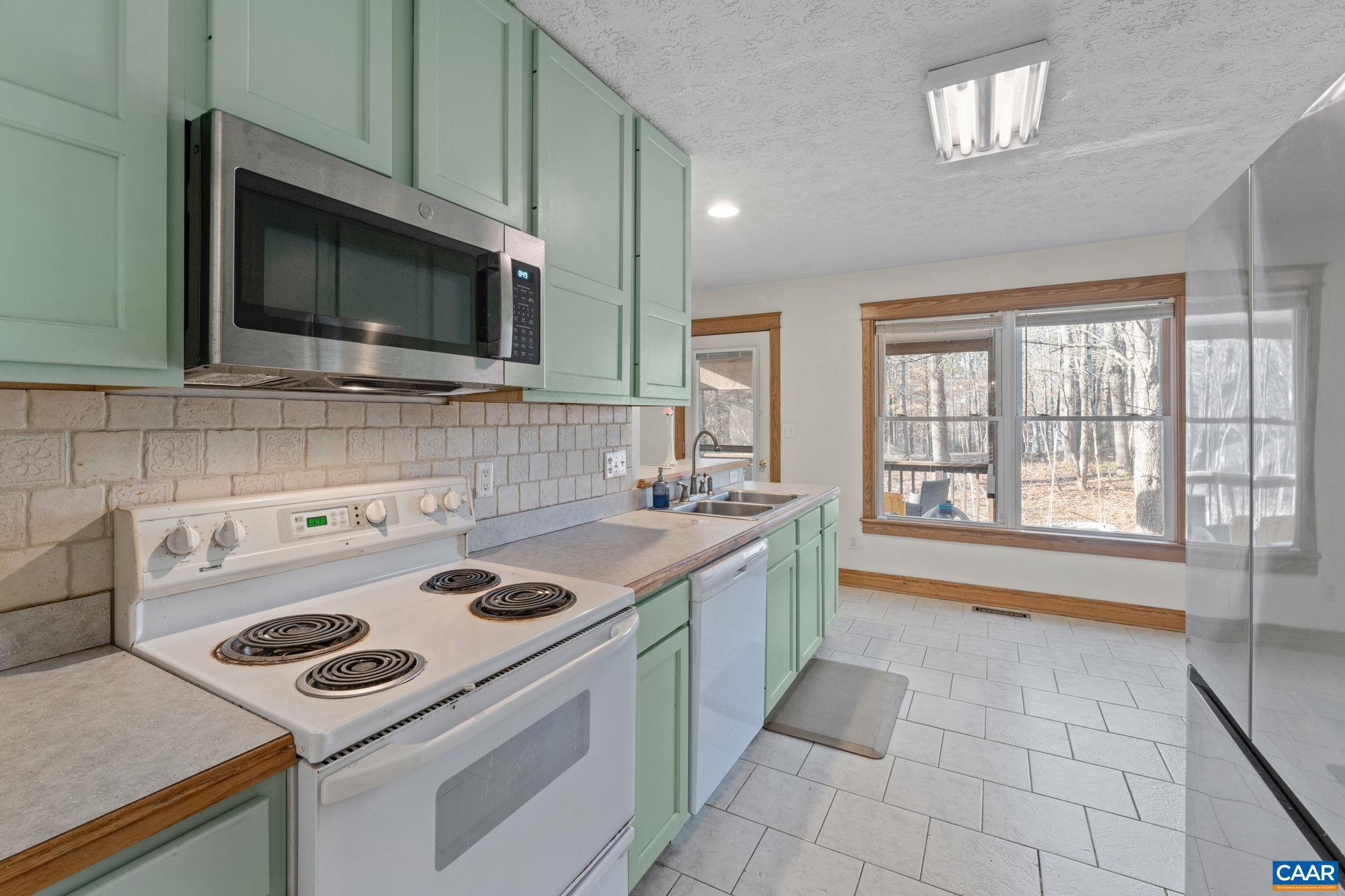 LAKE MONTICELLO - Residential