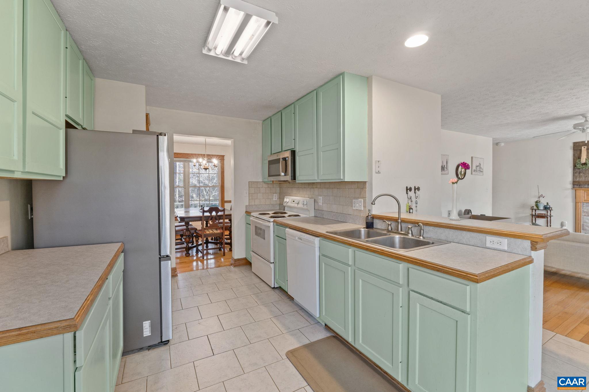 LAKE MONTICELLO - Residential