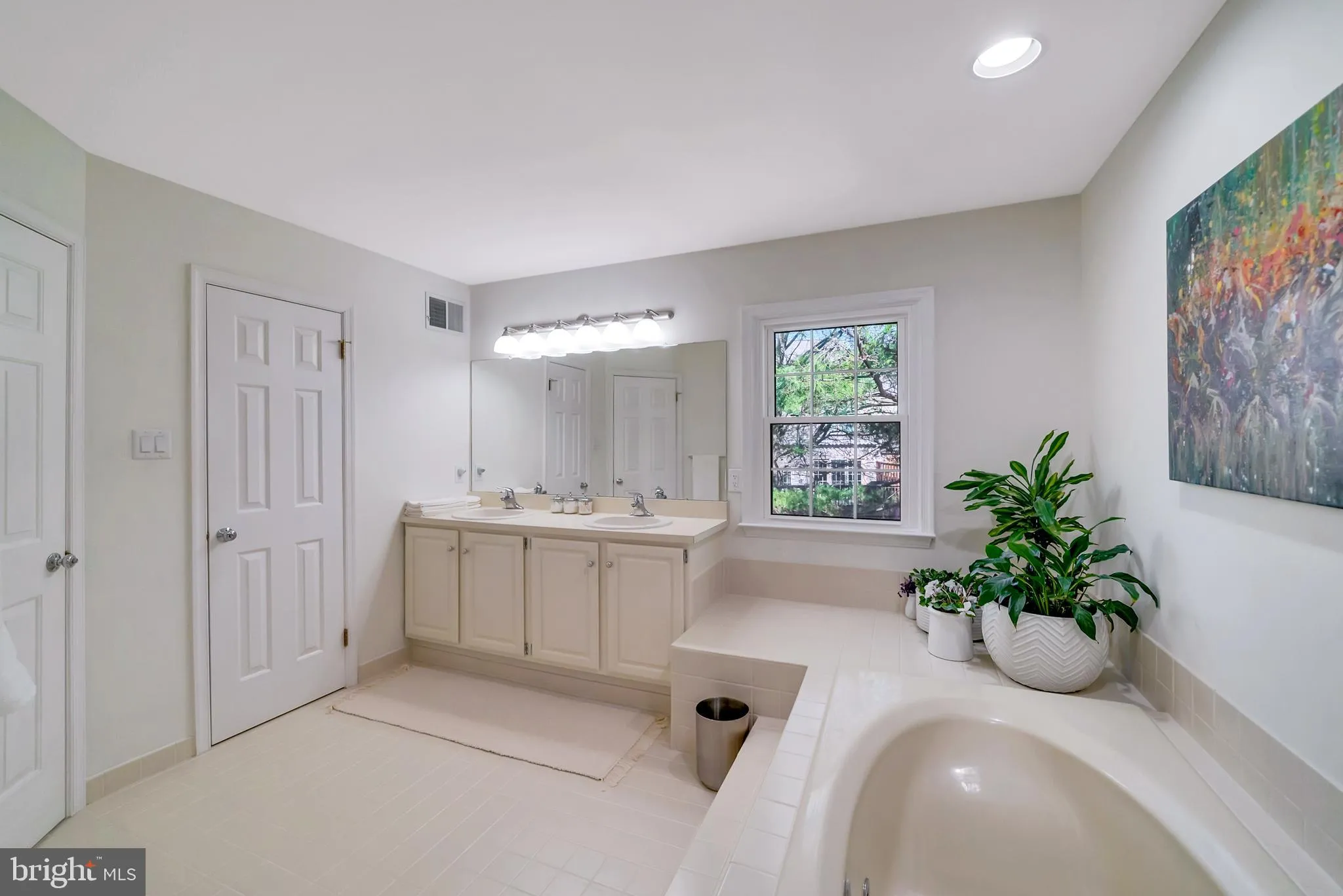 Ambler, Pennsylvania 19002, United States, 3 Bedrooms Bedrooms, ,3 BathroomsBathrooms,Residential,Pending,90328