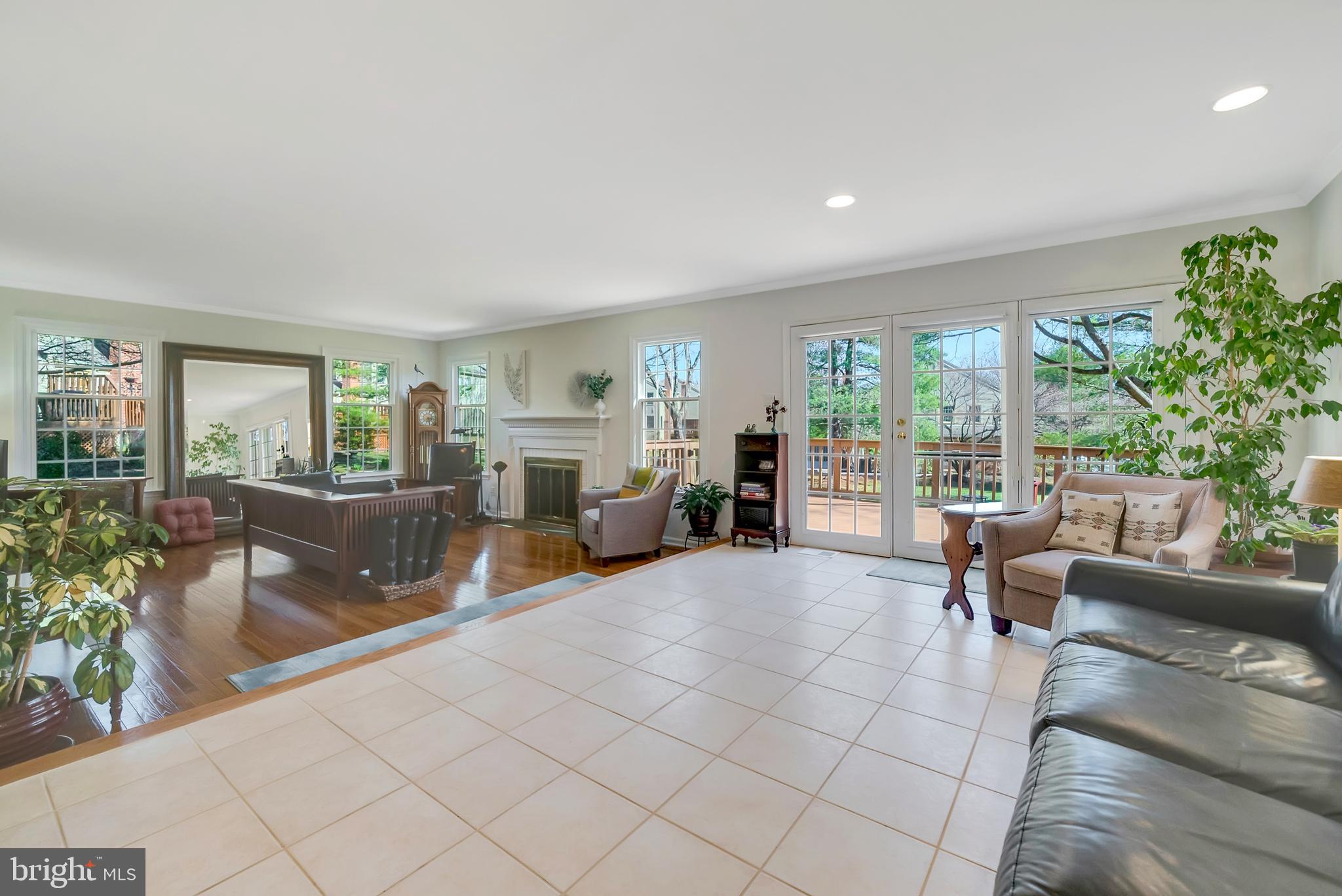 GWYNEDD HUNT - Residential