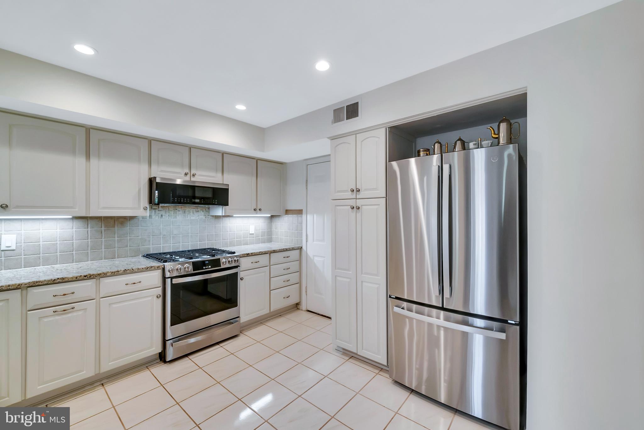 GWYNEDD HUNT - Residential