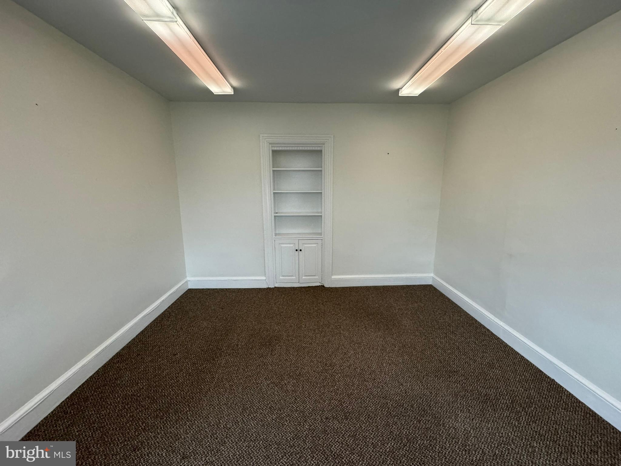 ERDENHEIM - Commercial Lease