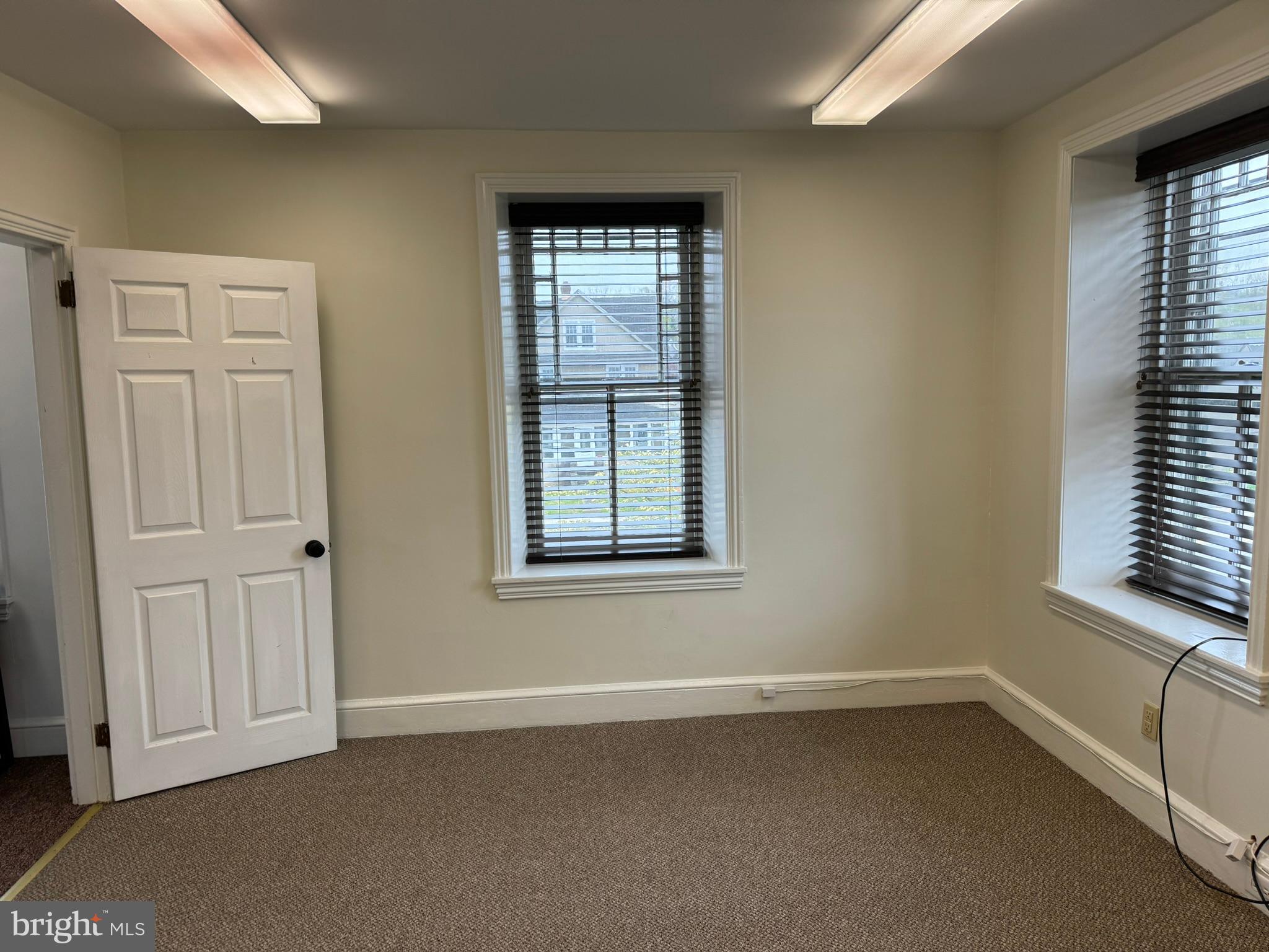 ERDENHEIM - Commercial Lease