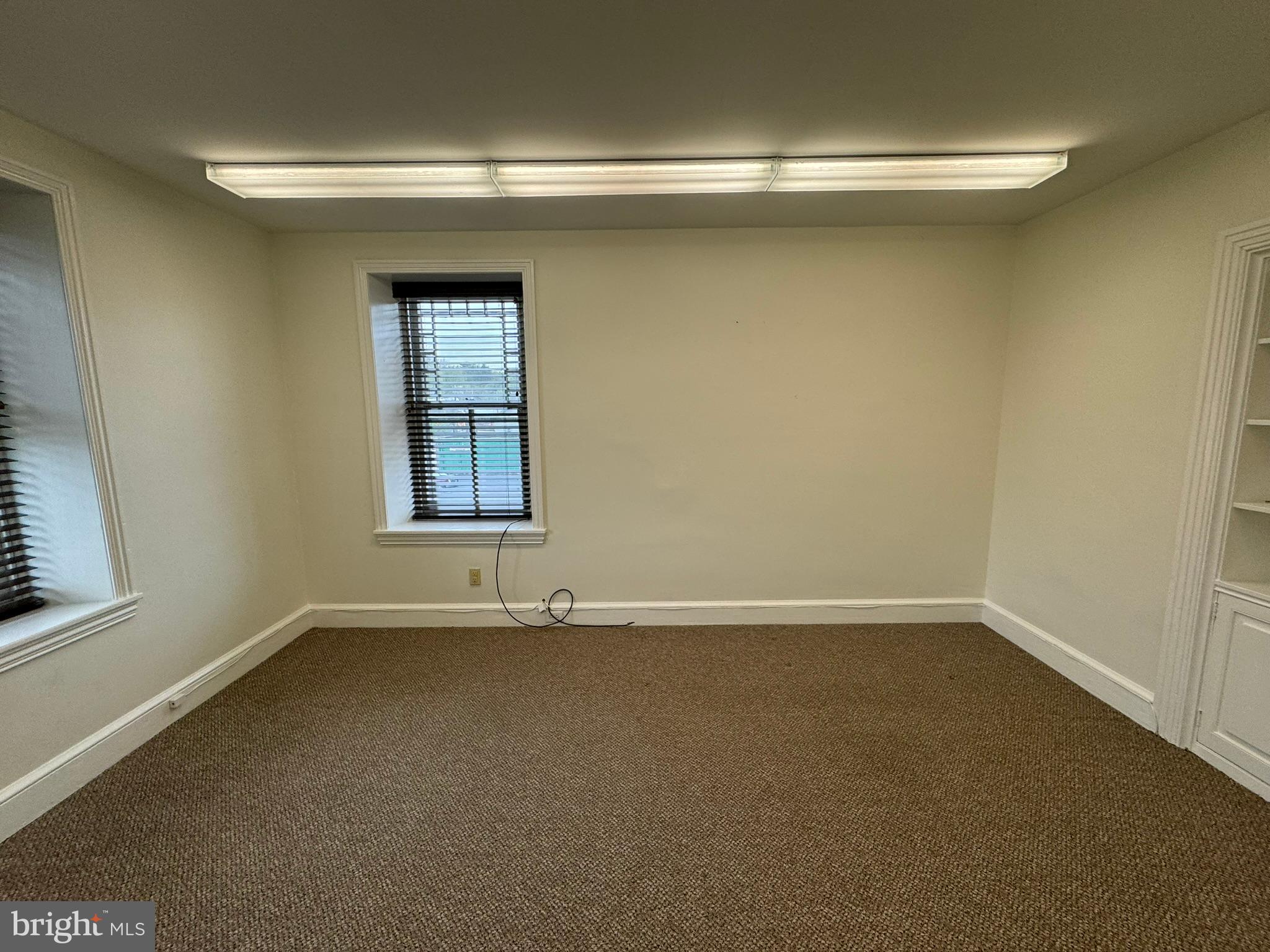 ERDENHEIM - Commercial Lease