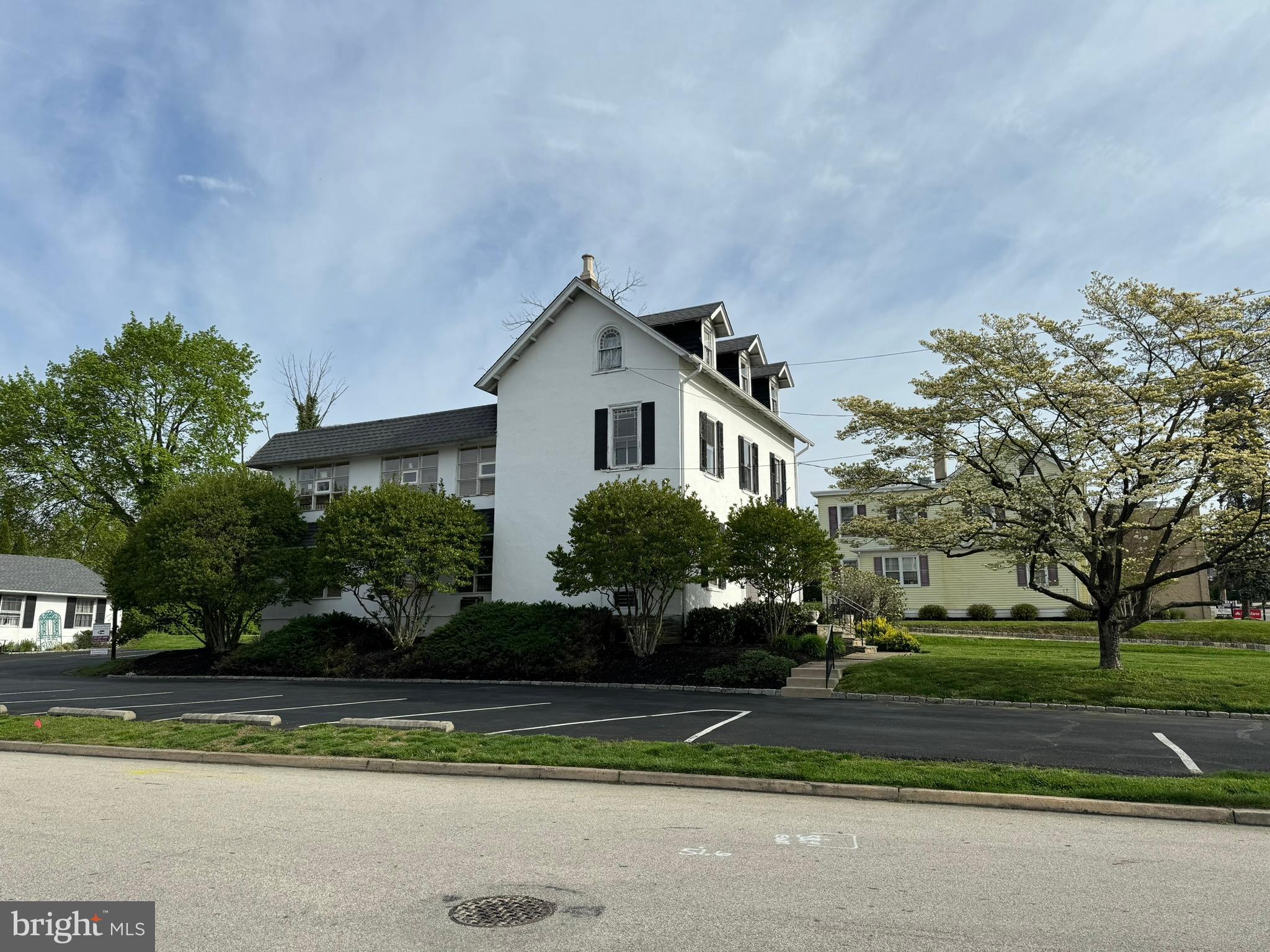 ERDENHEIM - Commercial Lease