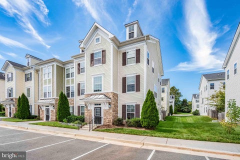Photo of 8114 Essex Grove Way, MANASSAS, VA 20111 (MLS # VAPW2129052)