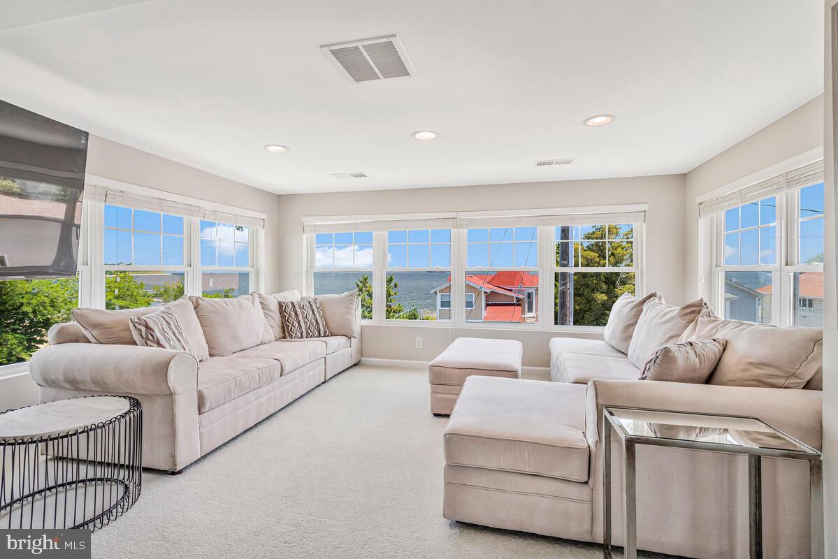 OYSTER HARBOR - Residential