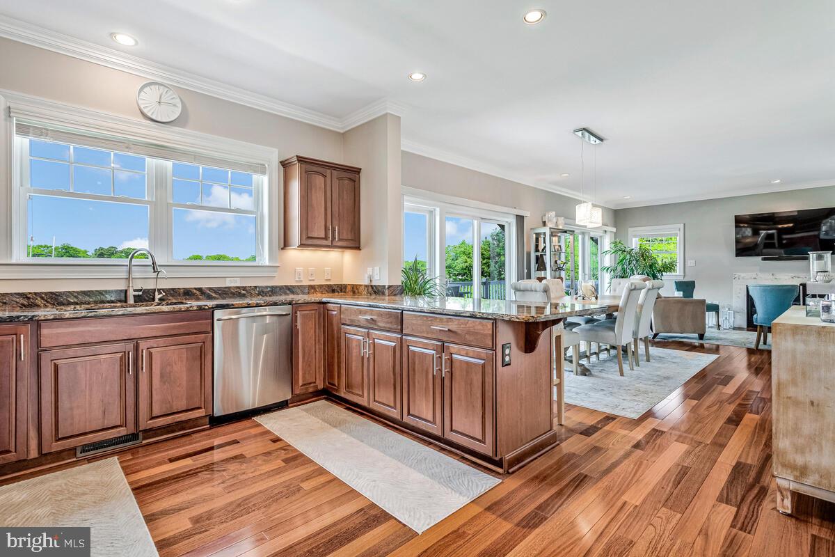 OYSTER HARBOR - Residential