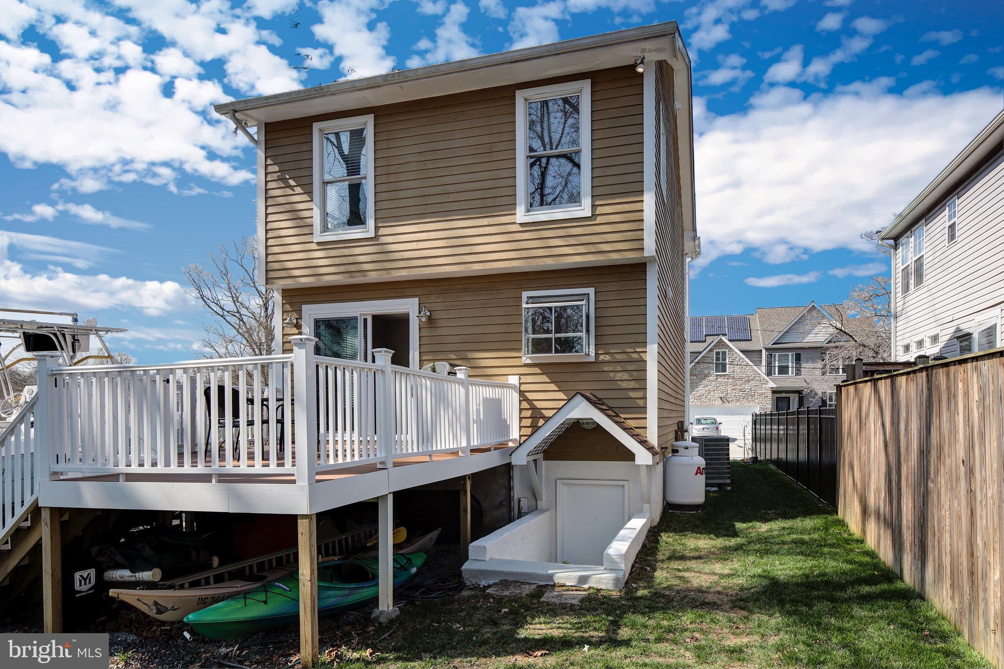 EDGEWATER - Residential