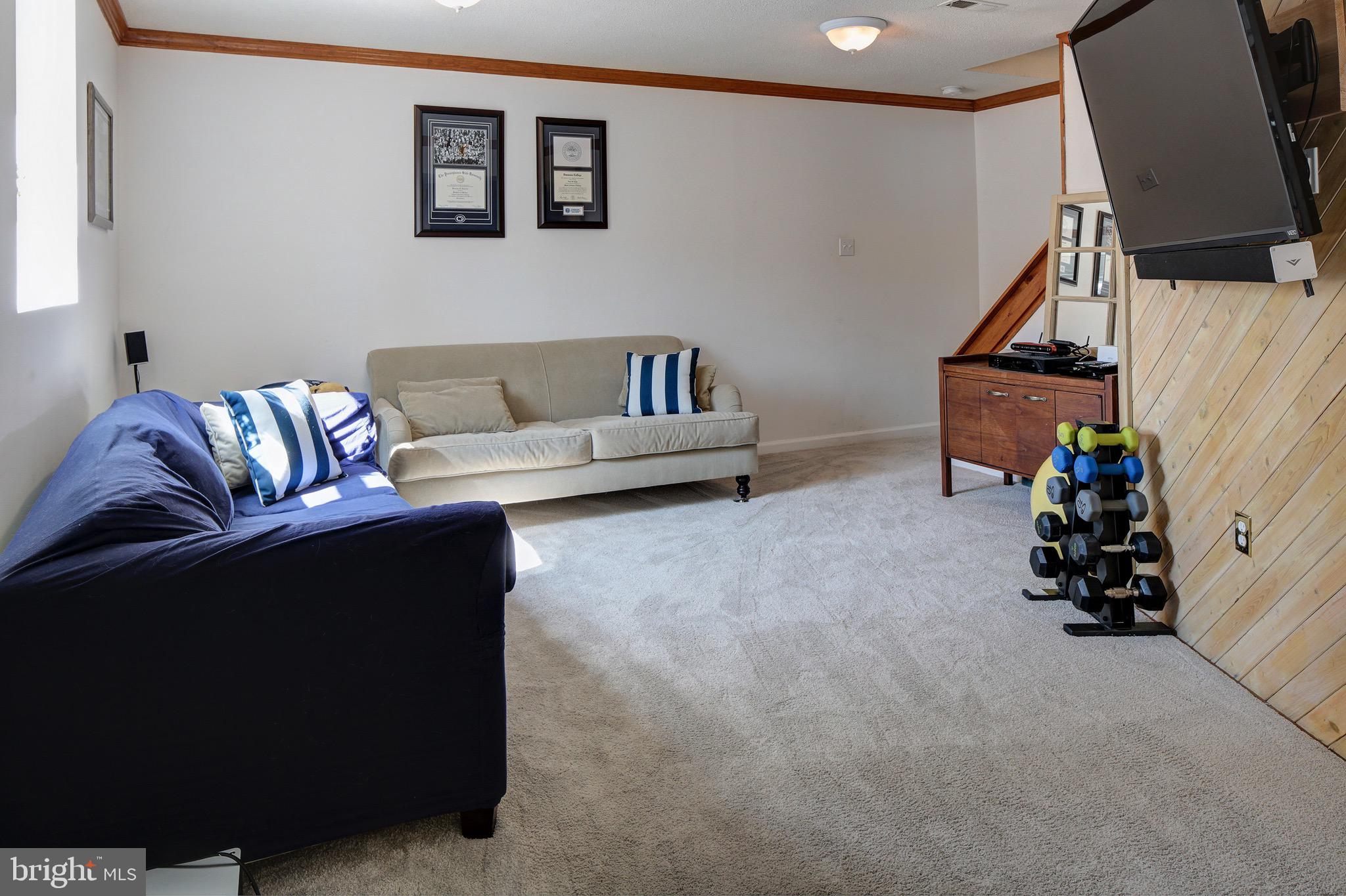 EDGEWATER - Residential