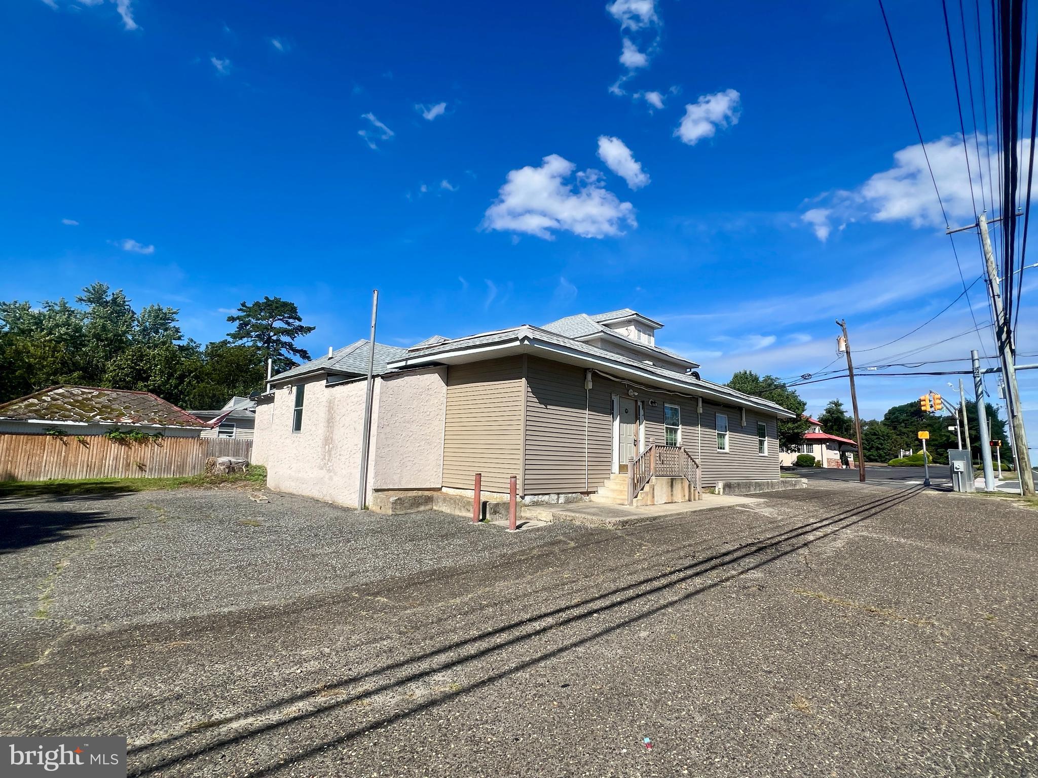 320 WHITE HORSE PIKE