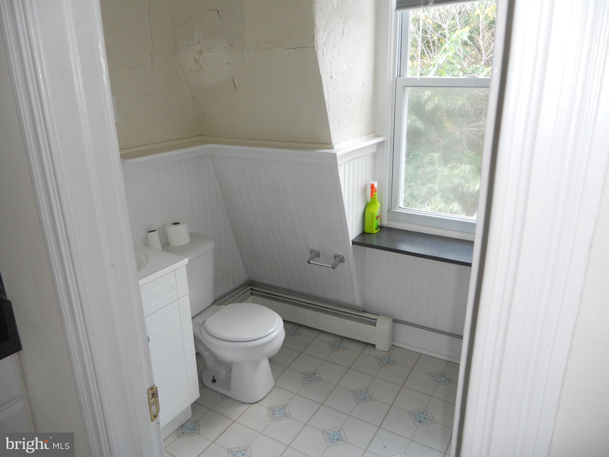 EAST FALLS - Residential Lease